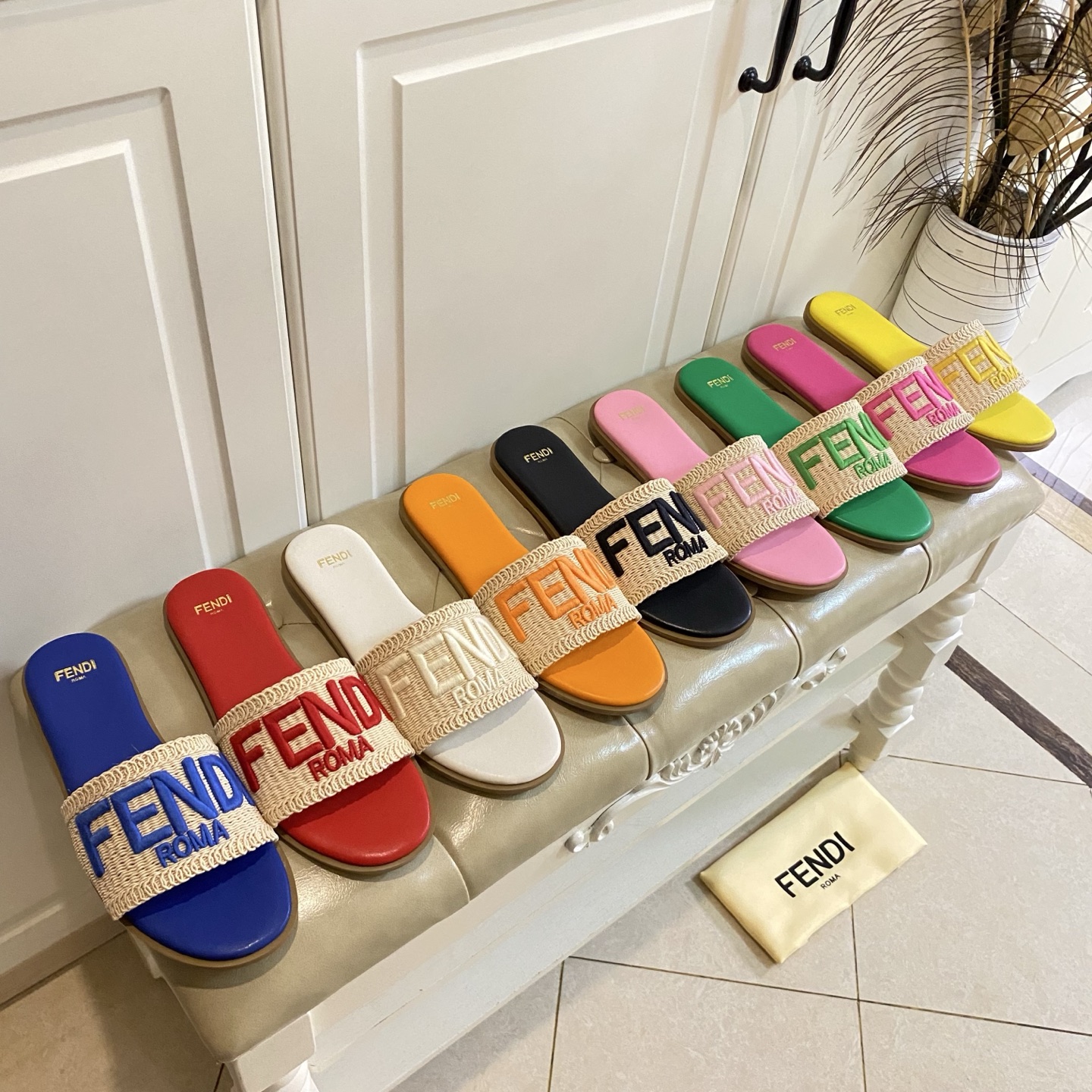 NO:231992,Rubber sole, (customized leather sole), Fendi FENDI new slippers, knitted electric embroidery LOGO, size 35-43 (44, 45 size custom made without return or exchange), slippers, fendi, fendi, slippers19860909橡胶底,(真皮底定做),芬迪FENDI新款拖鞋,编织电绣LOGO,35-43码(44,45码定做不退换),拖鞋,fendi,fendi,slippers,Women's Shoes