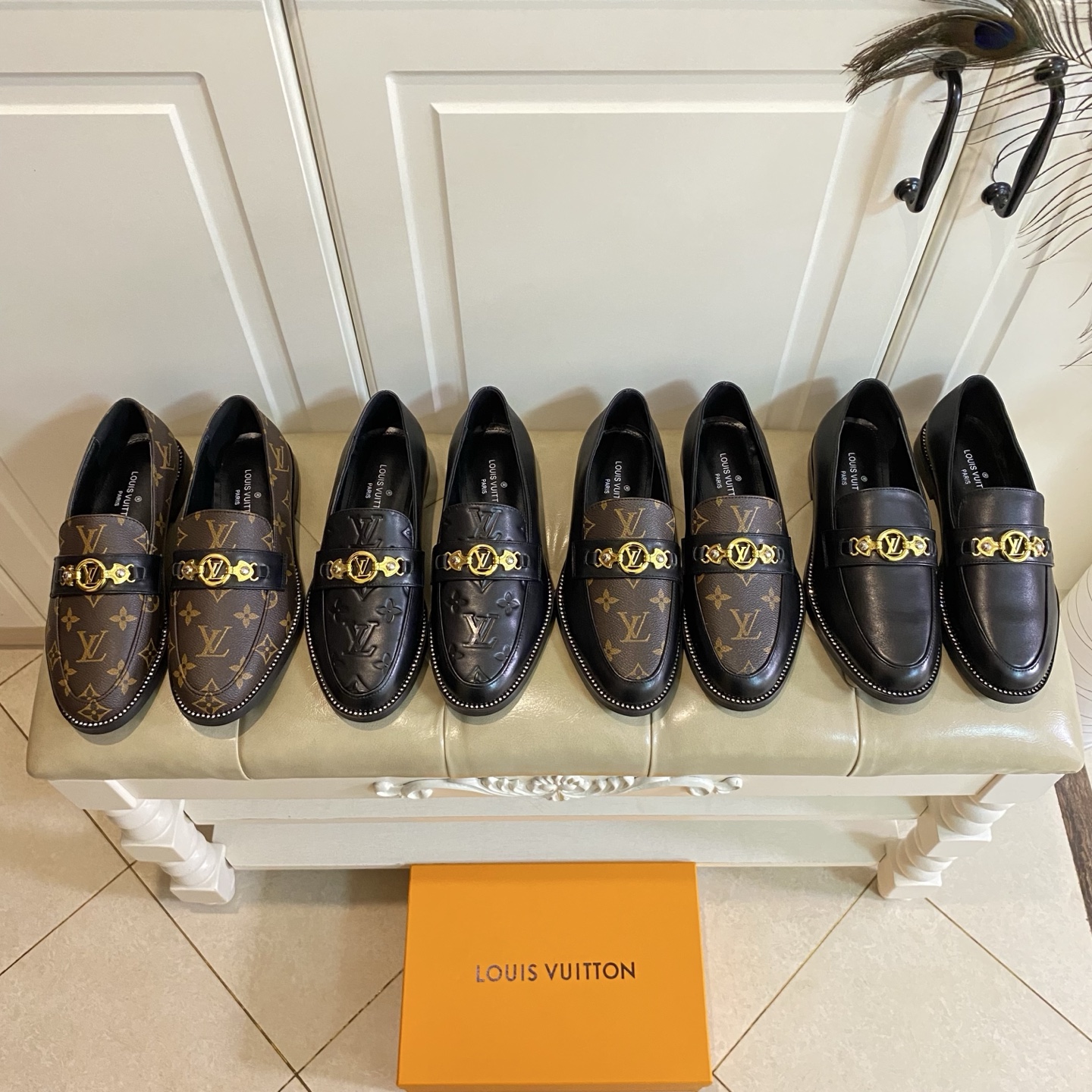 NO:231984,, Louis Vuit*LV new loafers, cowhit/classic presbyterian noodles, lambskin, rhinestone edges, rubber outsole, sizes 35-39 (size 40, 41, 42 custom made without return), loafers, louis vuitton, louis vuitton, loafers, cowhide, sheepskin19860909,路易威*LV新款乐福鞋,牛皮/经典老花面,羊皮里,水钻沿条,橡胶大底,35-39码(40,41,42码定做不退换),乐福鞋,louis vuitton,louis vuitton,loafers,cowhide,sheepskin,Women's Shoes