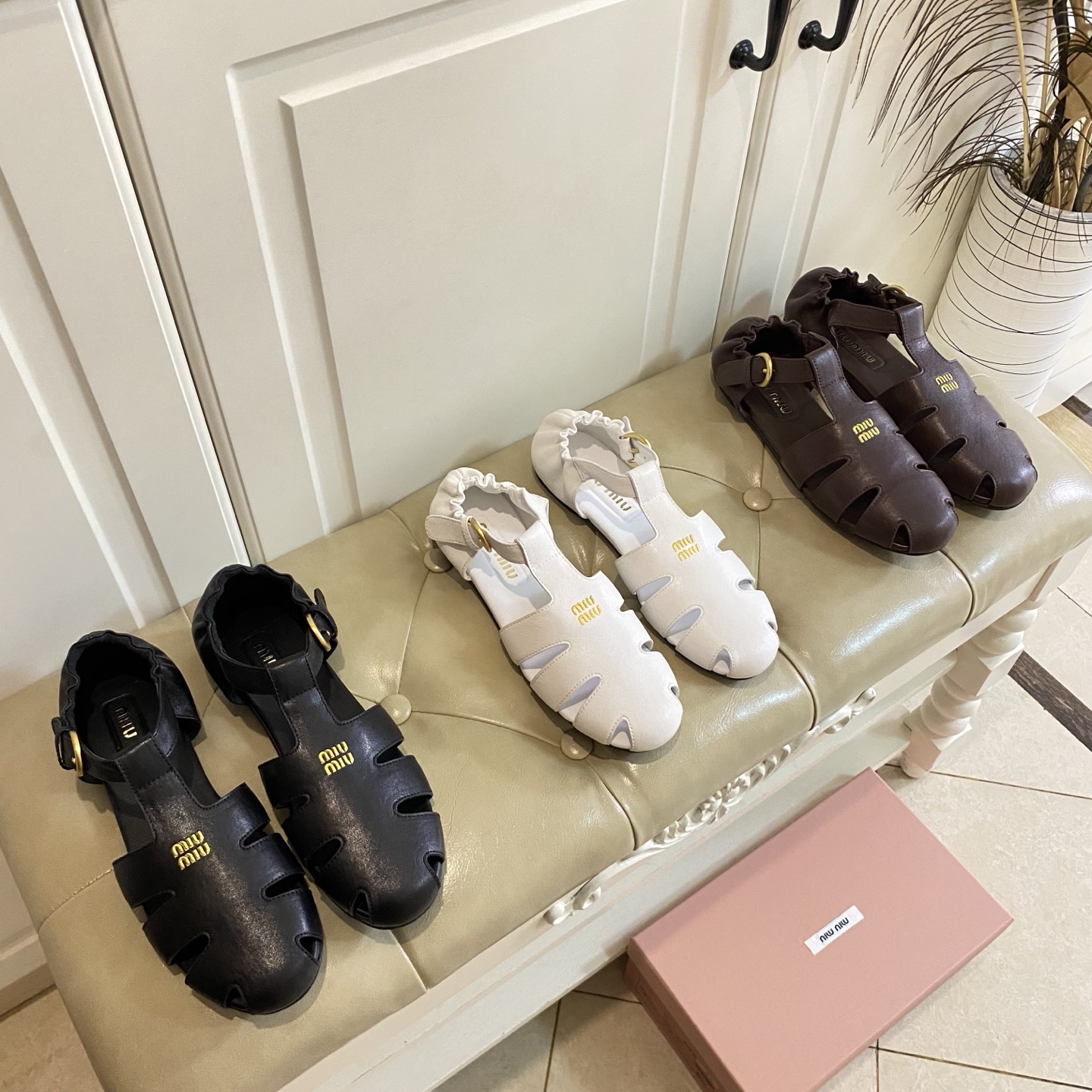 NO:231985,,Miumiu Miumiu new style, sheepskin noodles, sheepskin lining, size 35-40, sandals, miumiu, sandals, sheepskin19860909,缪缪Miumiu新款,羊皮面,羊皮里,35-40码,凉鞋,miumiu,sandals,sheepskin,Women's Shoes