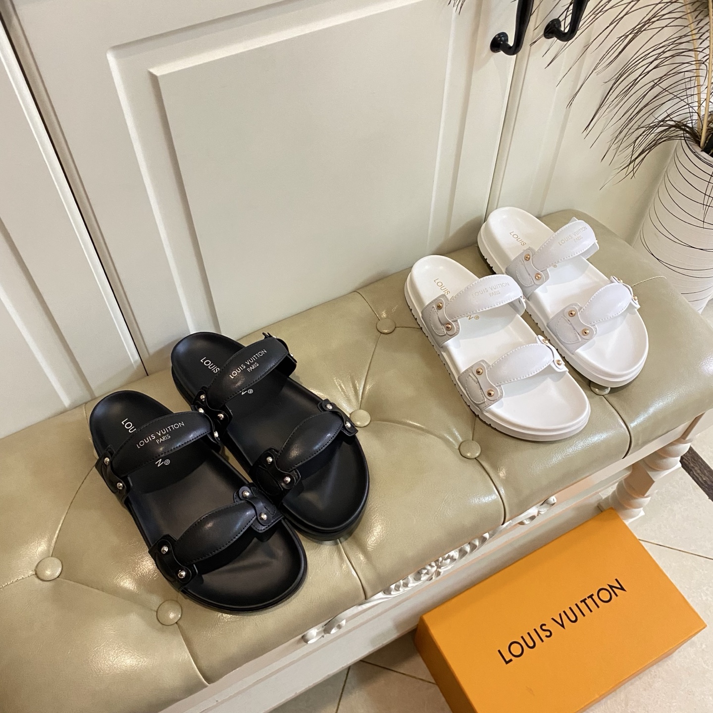 NO:231970,, Louis Vuitton new style, cowhide, sheepskin, private model original bottom, size 35-40 (41, 42 size custom made without return), slippers, louis vuitton, louis vuitton, slippers, cowhide, sheepskin19860909,路易威*Louis Vuitton新款,牛皮面,羊皮里,私模原版底,35-40码(41,42码定做不退换),拖鞋,louis vuitton,louis vuitton,slippers,cowhide,sheepskin,Women's Shoes