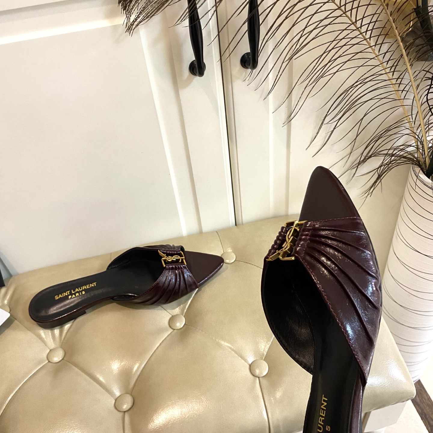 Yves Saint Laurent Pointed Toe Mules in Leather with Gold-Tone Hardware 7 i1743523426823 9973 0 6