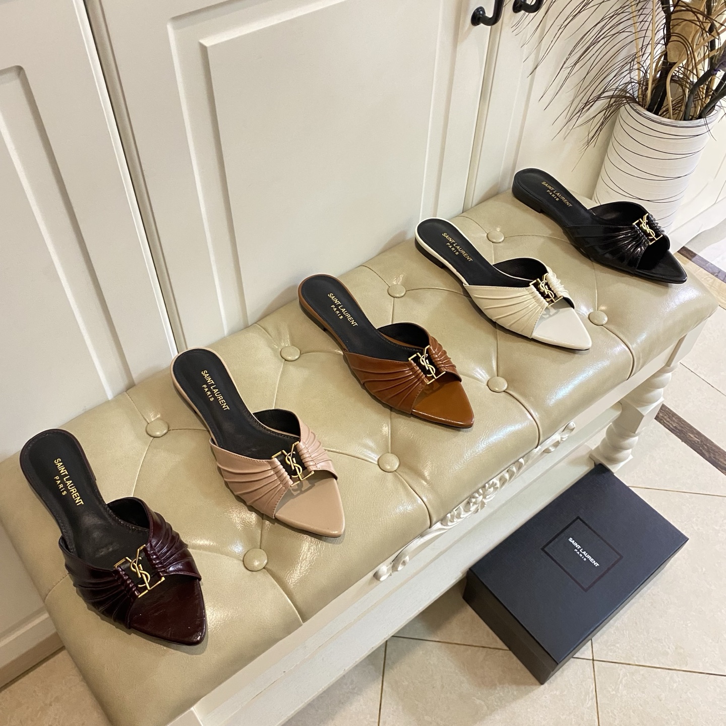 Yves Saint Laurent Pointed Toe Mules in Leather with Gold-Tone Hardware 10 i1743523428697 7168 0 0