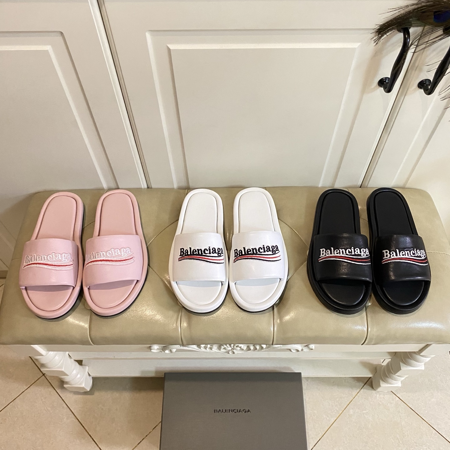 NO:254116,,Balenciaga BALENCIAGA couple slippers, cowhide, sheepskin, women's size 35-40, men's size 40-45 (please indicate the male and female size 30-45 (please specify the male and female size 30-45 when placing an order), slippers, balenciaga, balenciaga, slippers, cowhide, sheepskin19860909,巴黎世家BALENCIAGA情侣款拖鞋,牛皮面,羊皮里,女码段35-40码,男码段40-45码 (下单请注明男女码),拖鞋,balenciaga,balenciaga,slippers,cowhide,sheepskin,Women's Shoes