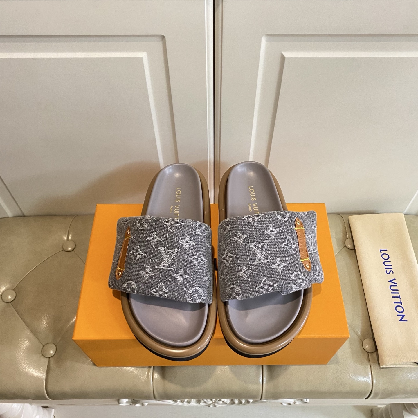 NO:254106,, Louis Vuitton new color, jacquard cloth, sheepskin, private model original bottom, size 35-40 (41, 42 size custom made without return or exchange), slippers, louis vuitton, louis vuitton, slippers, sheepskin19860909,路易威*Louis Vuitton新色,提花布面,羊皮里,私模原版底,35-40码(41,42码定做不退换),拖鞋,louis vuitton,louis vuitton,slippers,sheepskin,Women's Shoes