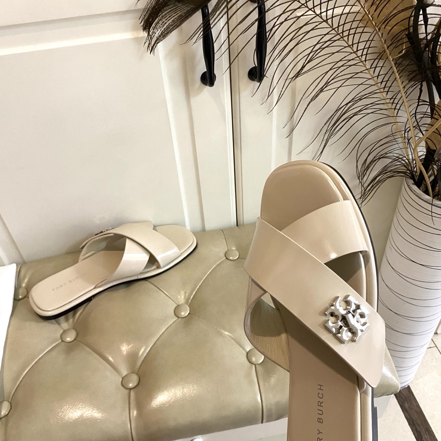 New Torry Burch Flat-Bed Slippers with Rubber and Skin Material Options - 图片 5
