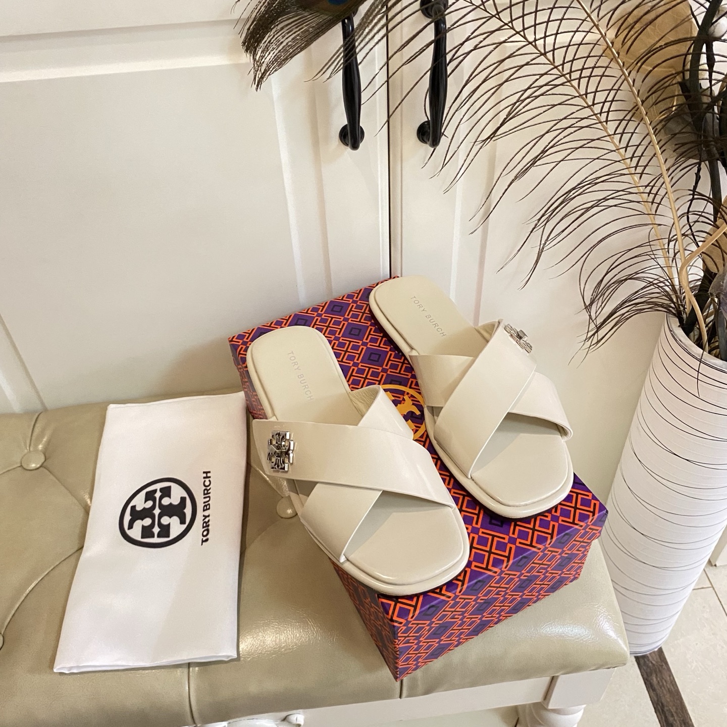 New Torry Burch Flat-Bed Slippers with Rubber and Skin Material Options - 图片 3