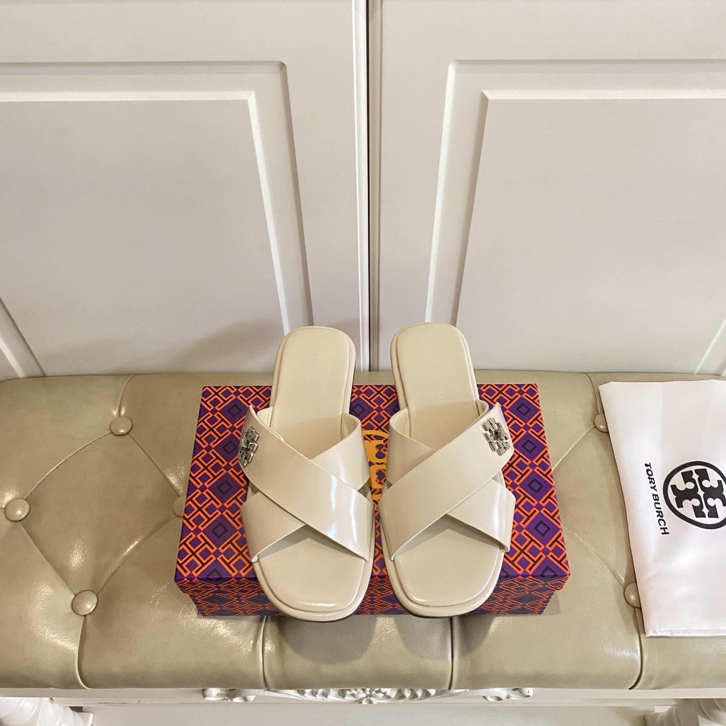 New Torry Burch Flat-Bed Slippers with Rubber and Skin Material Options - 图片 9