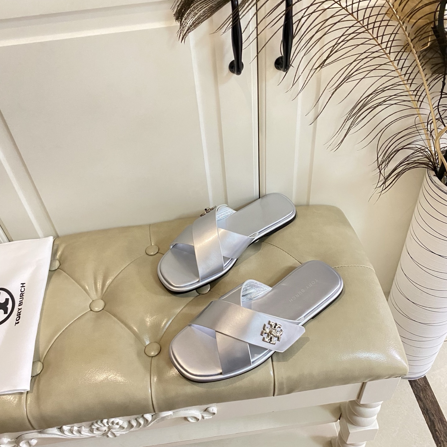 New Torry Burch Flat-bed Slippers with Sheep Hide, Rubber and Skin Details