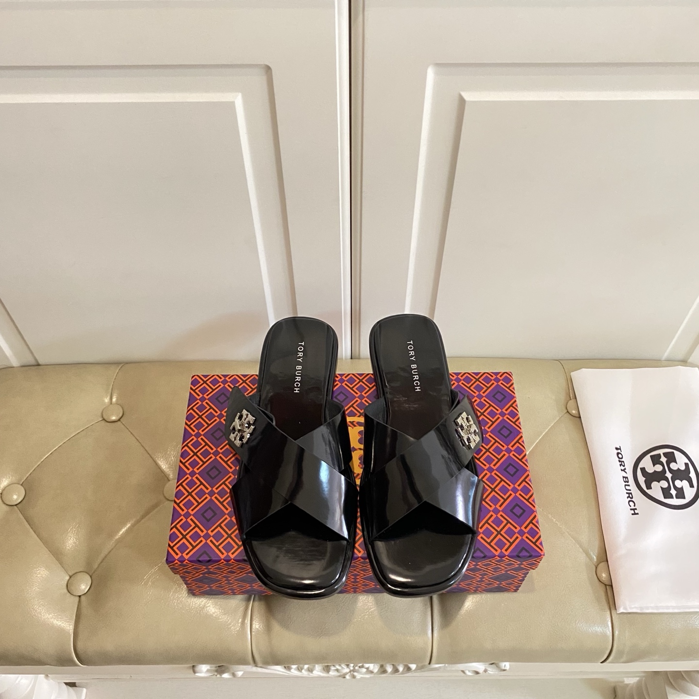 New Torry Burch Flat-Bed Slippers with Sheep Hides and Beaded Details - 图片 9