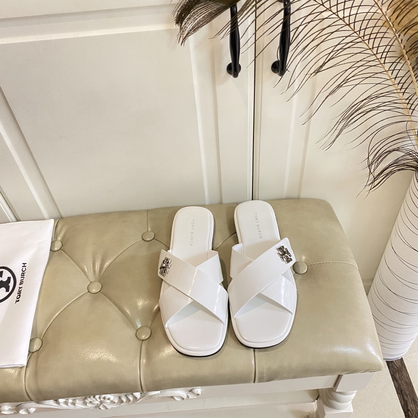 New Torry Burch Flat-Bed Slippers with Sheep Hide in Various Sizes - 图片 2