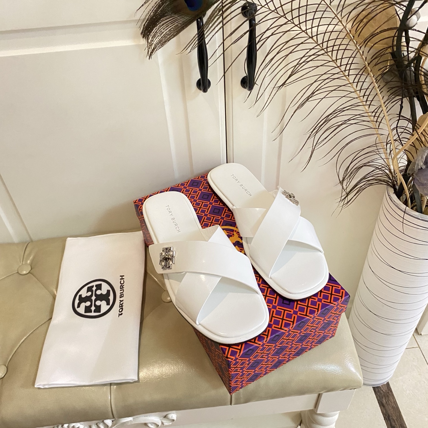 New Torry Burch Flat-Bed Slippers with Sheep Hide in Various Sizes - 图片 3