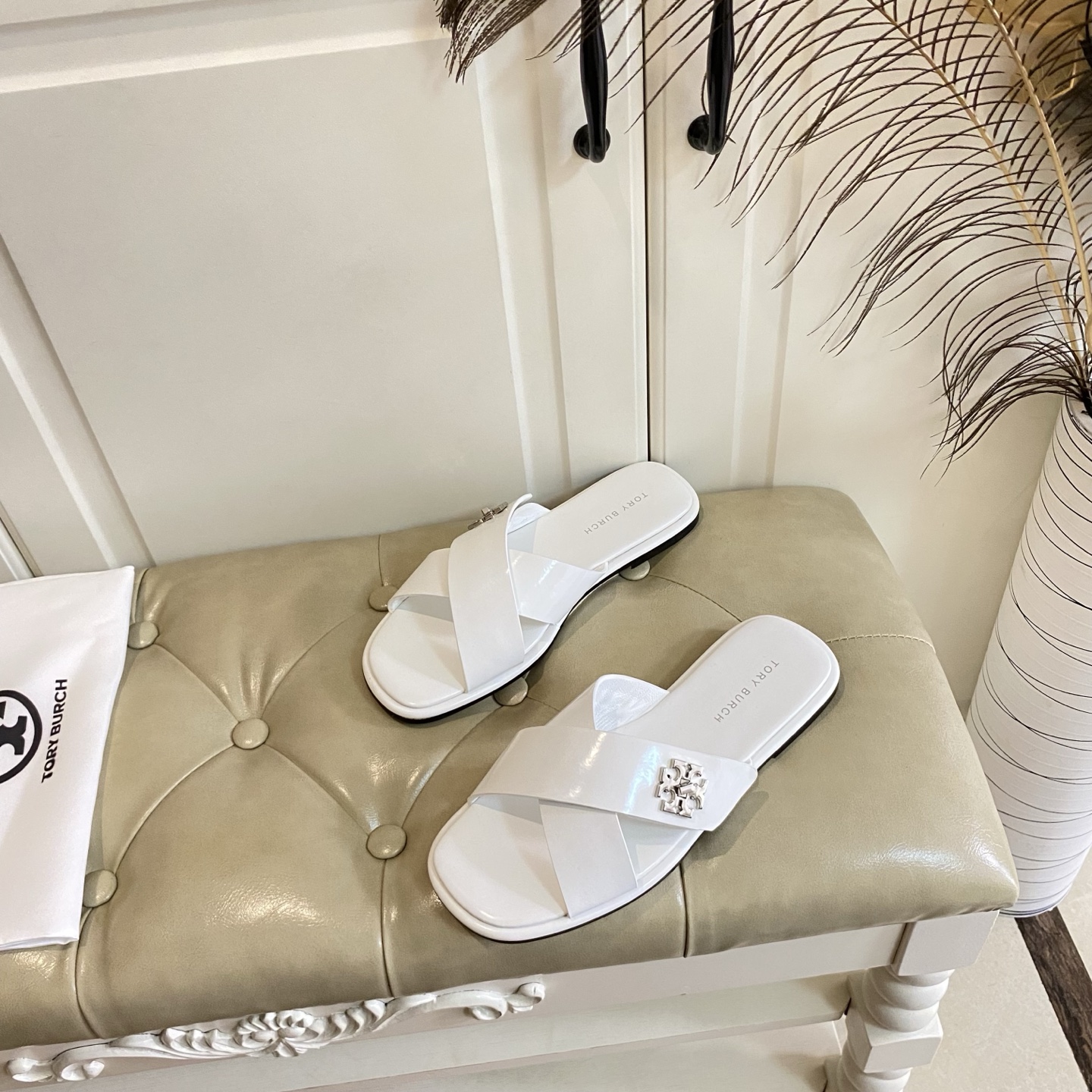 New Torry Burch Flat-Bed Slippers with Sheep Hide in Various Sizes