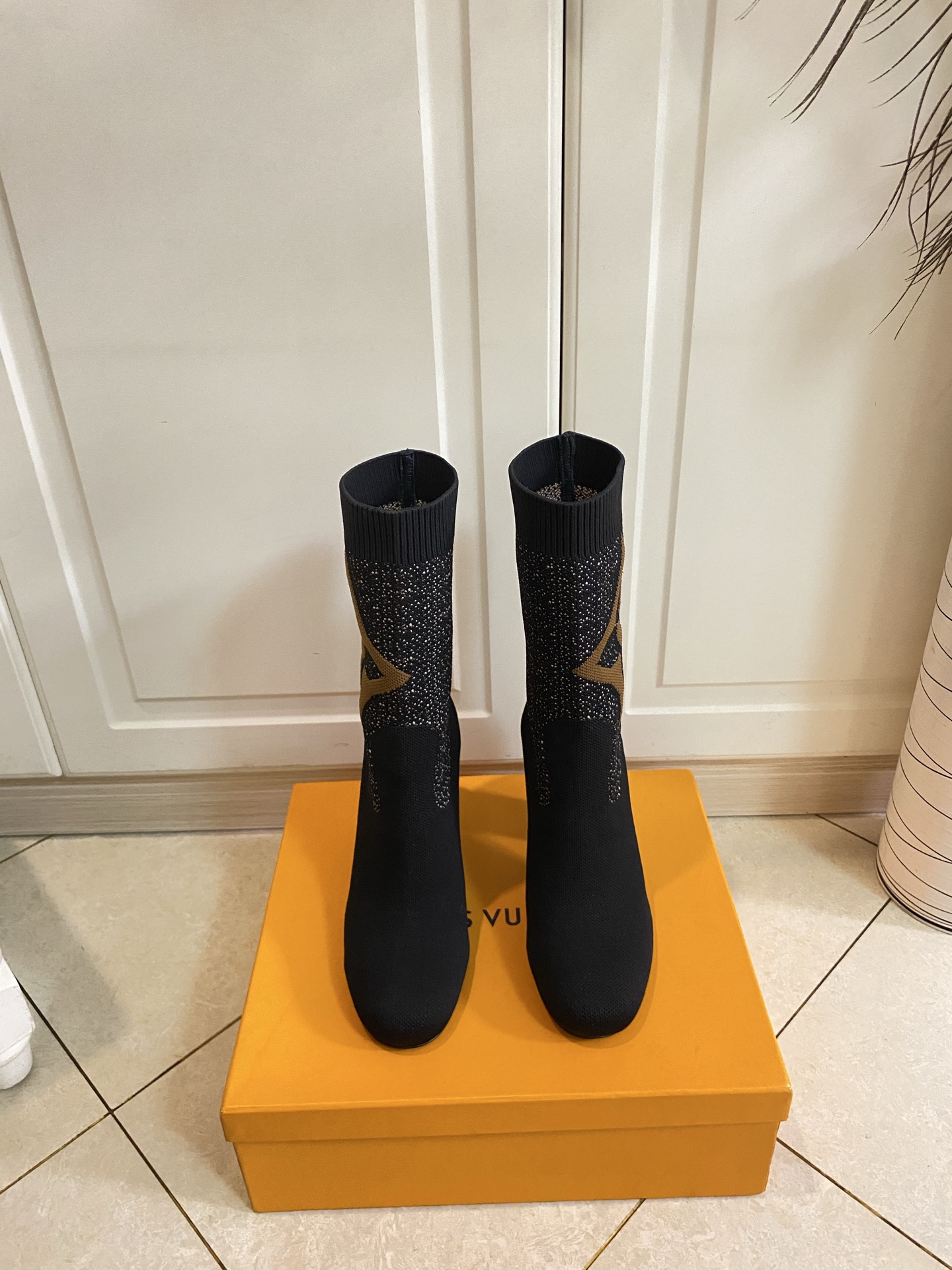 NO:254090,Rubber sole, genuine leather sole, Louis Vuit*LV new sock boots, flying socks, sheepskin lining, 8.5cm heel height, 35-39 sizes (40, 41 size custom made without return), boots, louis vuitton, louis vuitton, boots, sheepskin, socks19860909橡胶底,真皮底,路易威*LV新款袜子靴,飞织袜筒,羊皮里,8.5cm跟高,35-39码(40,41码定做不退换),靴子,louis vuitton,louis vuitton,boots,sheepskin,socks,Women's Shoes