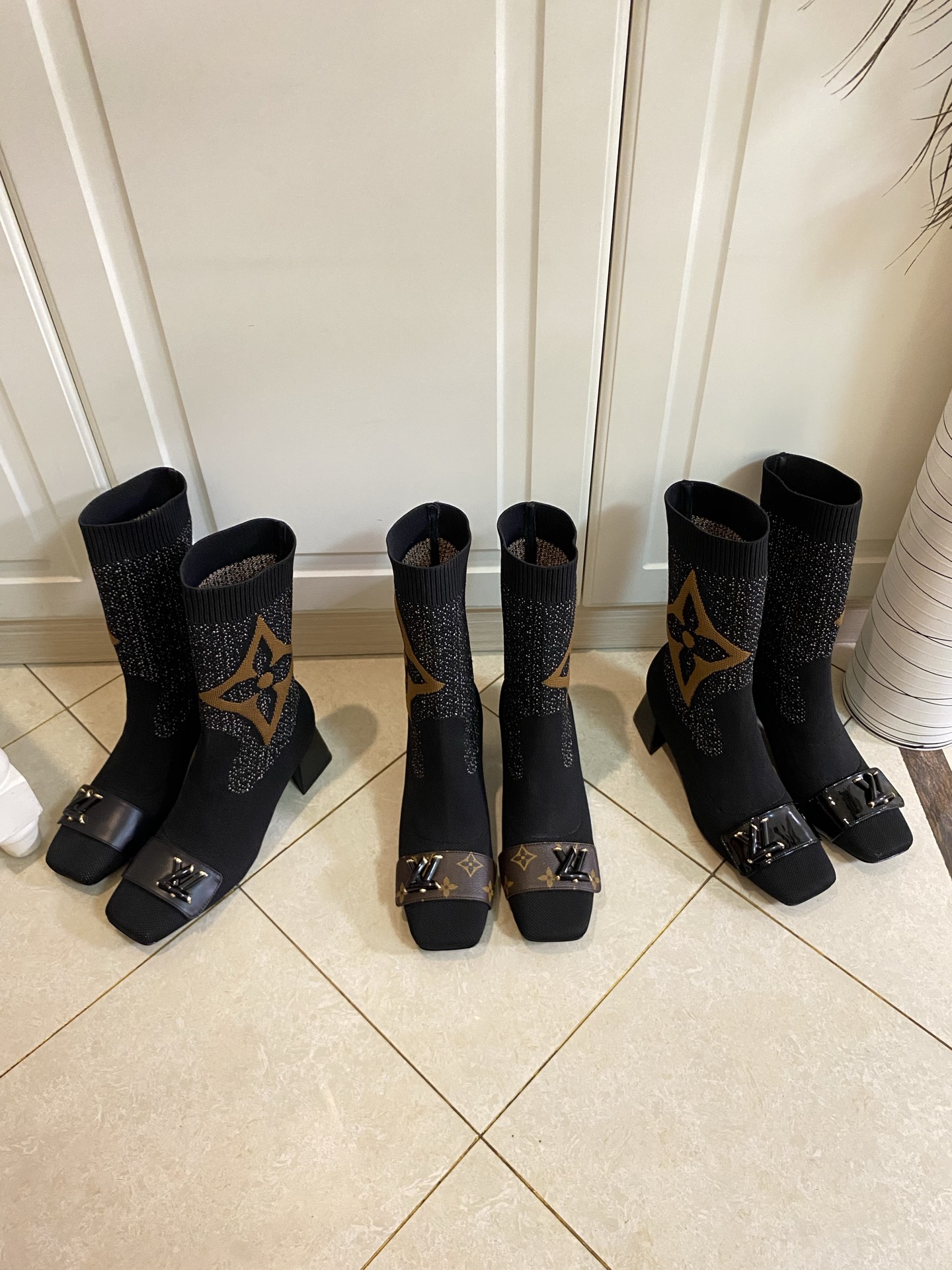 NO:254093,Rubber sole, genuine leather sole, Louis Vuitton *LV new sock boots, flying socks, sheepskin, heel height 5.5cm, size 35-39 (40, 41 size custom made without return), boots, louis vuitton, louis vuitton, boots, sheepskin, socks19860909橡胶底,真皮底,路易威*LV新款袜子靴,飞织袜筒,羊皮里,跟高5.5cm,35-39码(40,41码定做不退换),靴子,louis vuitton,louis vuitton,boots,sheepskin,socks,Women's Shoes