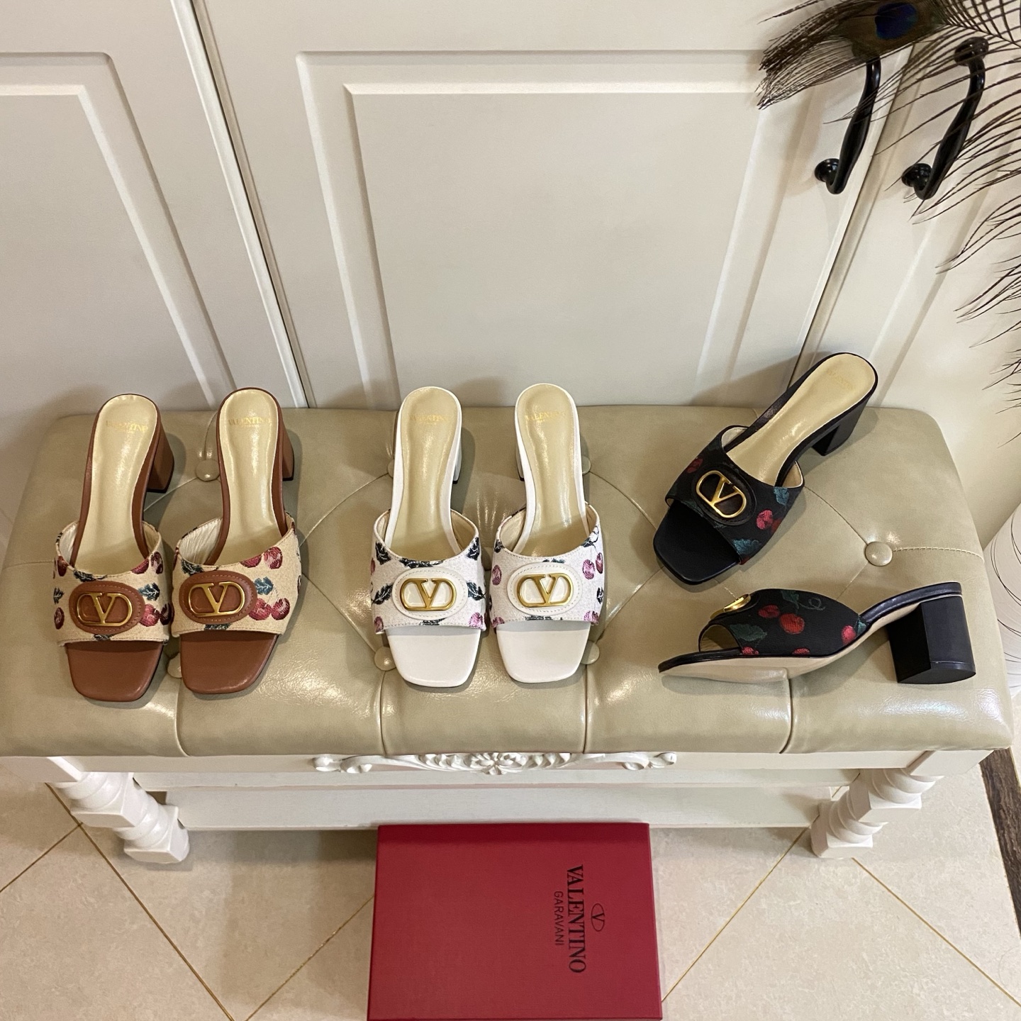 NO:261843,Rubber outsole (customized leather sole 220), Valentino Valentino new slippers, printed canvas surface, sheepskin lining, size 35-40 (size 41, 42 can be customized without return and exchange), slippers, valentino, valentino, slippers, sheepskin19860909橡胶大底(真皮底定做220),华伦天奴Valentino新款拖鞋,印花帆布面,羊皮里,35-40码(41,42码可定做不退换),拖鞋,valentino,valentino,slippers,sheepskin,Women's Shoes