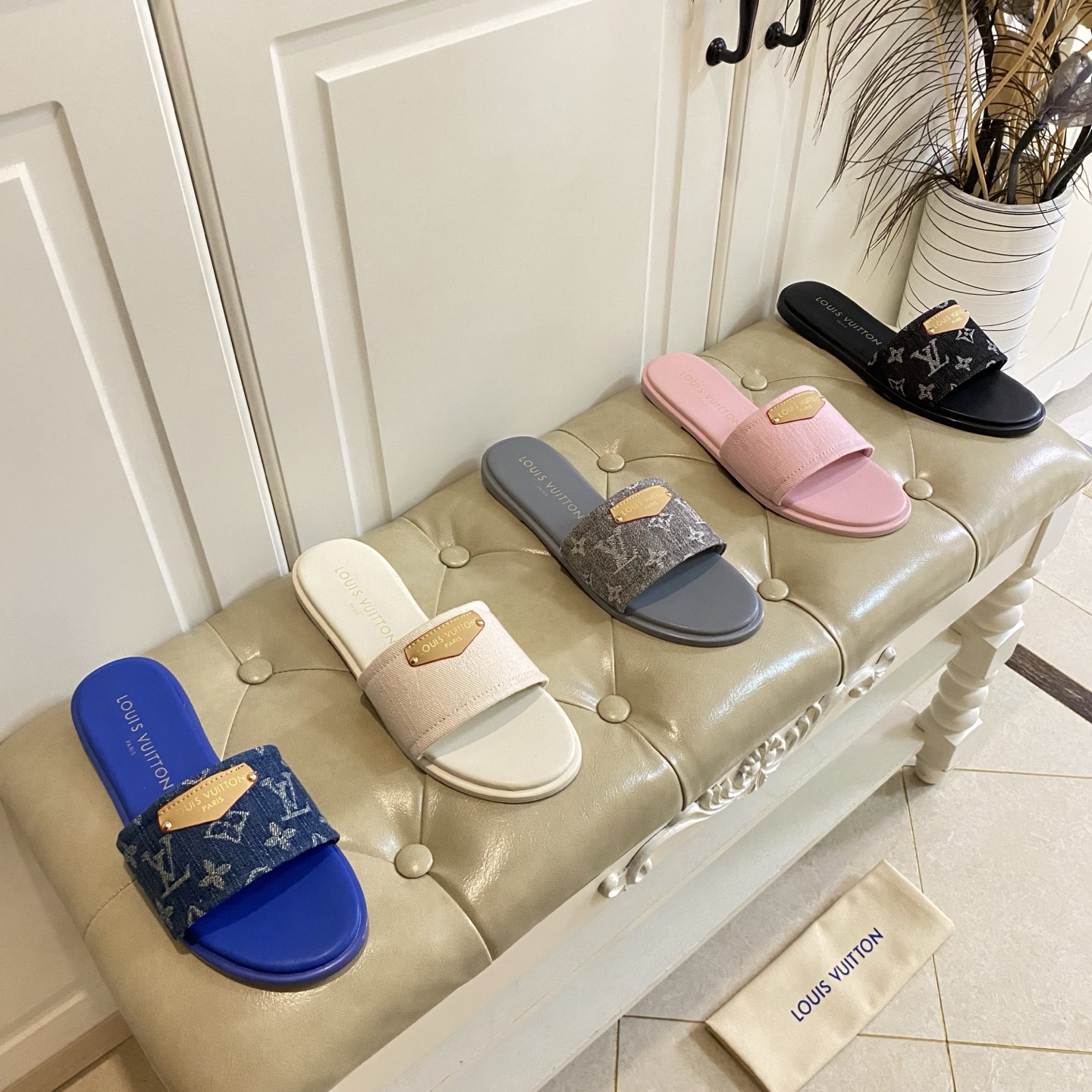 NO:261849,Rubber sole, genuine leather sole, Louis Vuit*LV new slippers, denim jacquard cloth, sheepskin, size 35-41 (size 42, 43 custom made without return), slippers, louis vuitton, louis vuitton, slippers, sheepskin19860909橡胶底,真皮底,路易威*LV新款拖鞋,牛仔提花布面,羊皮里,35-41码(42,43码定做不退换),拖鞋,louis vuitton,louis vuitton,slippers,sheepskin,Women's Shoes