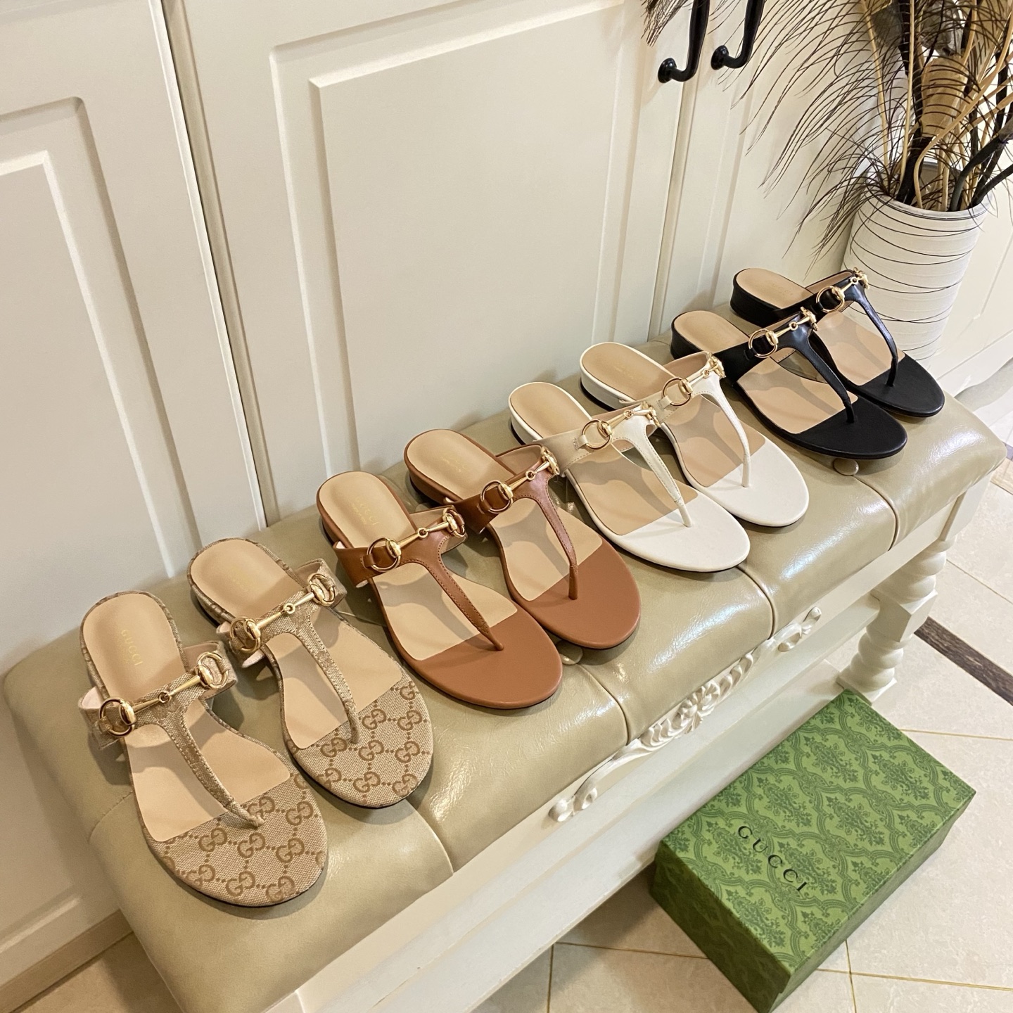 NO:261823,Rubber sole, genuine leather sole, Gucci new style clamping, cowhide, sheepskin, size 36-42 (35, 43 sizes customized without return), slippers, gucci, slippers, cowhide, sheepskin19860909橡胶底,真皮底,古奇Gucci新款夹拖,牛皮面,羊皮里,36-42码(35,43码定做不退换),拖鞋,gucci,slippers,cowhide,sheepskin,Women's Shoes