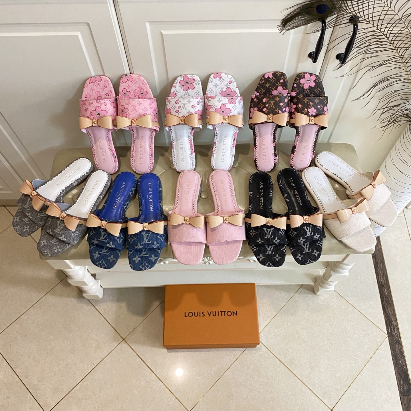 NO:261841,Rubber sole, genuine leather sole, Louis Vuit*LV new slippers, fresh butterfly adorned with classic presbyterian/denim jacquard cloth, sheepskin, size 35-41 (size 42, 43 custom made without return), slippers, louis vuitton, louis vuitton, slippers, sheepskin19860909橡胶底,真皮底,路易威*LV新款拖鞋,清新小蝴蝶饰搭经典老花/牛仔提花布面,羊皮里,35-41码(42,43码定做不退换),拖鞋,louis vuitton,louis vuitton,slippers,sheepskin,Women's Shoes