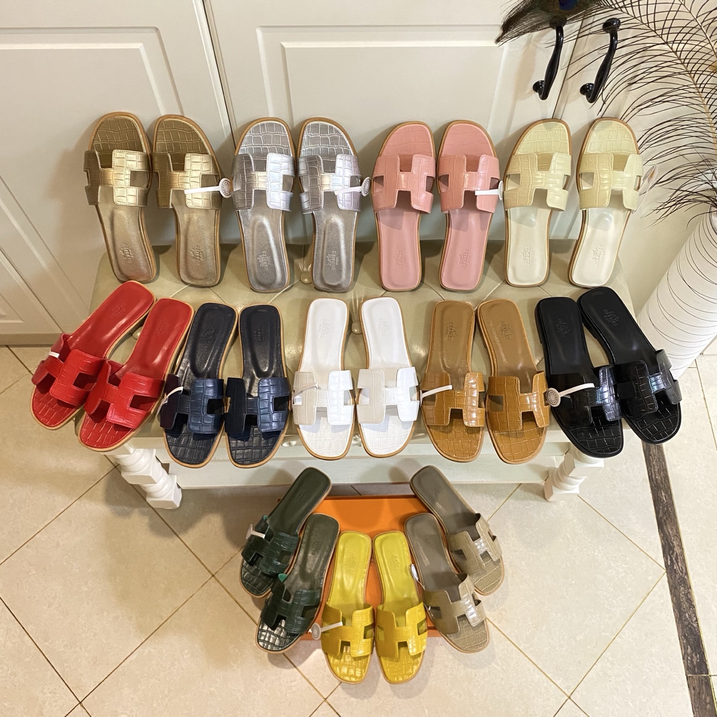 NO:261851,,Hermes Hermes classic H-drag high-end series, cowhide (stone pattern series), sheepskin lining, genuine leather soles, sizes 35-40 (34,41,42,43 custom made without return or exchange), slippers, hermes, hermes, slippers, cowhide, sheepskin, Leather soles19860909,爱马仕Hermes 经典H拖高端系列,牛皮面(石头纹系列),羊皮里,真皮大底,35-40码(34,41,42,43码定做不退换),拖鞋,hermes,hermes,slippers,cowhide,sheepskin,Leather soles,Women's Shoes