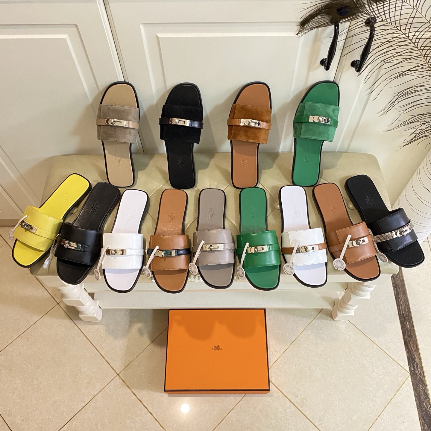 NO:261814,,Hermes Hermes classic H-drag high-end series, sheep lining/cowhide, sheepskin, genuine leather soles, sizes 35-40 (34,41,42,43 sizes custom made without return or exchange), slippers, hermes, hermes, slippers, cowhide, sheepskin, sheep, Leather soles19860909,爱马仕Hermes 经典H拖高端系列,羊猄/牛皮面,羊皮里,真皮大底,35-40码(34,41,42,43码定做不退换),拖鞋,hermes,hermes,slippers,cowhide,sheepskin,sheep,Leather soles,Women's Shoes