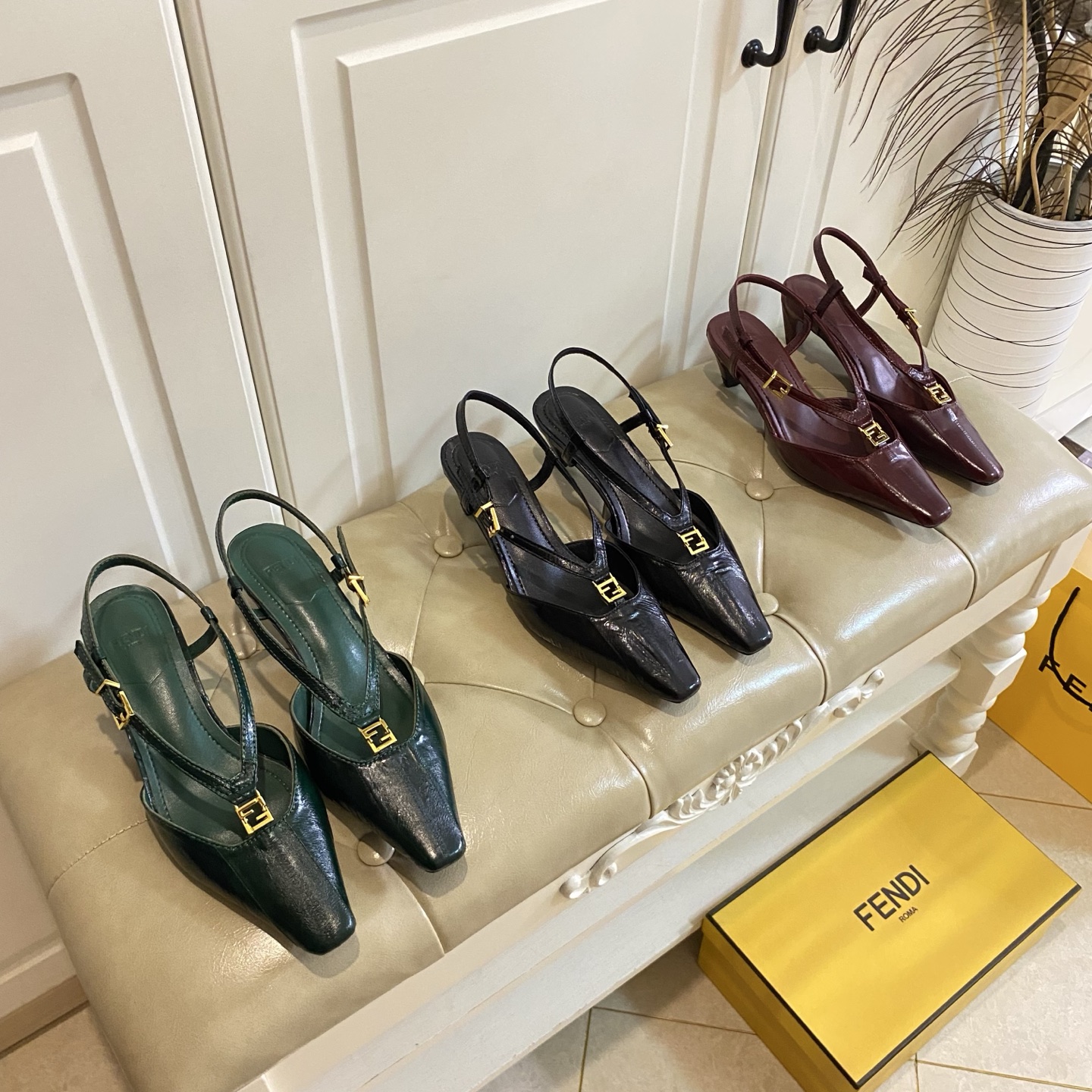 NO:383316,, High-version, Fendi FENDI new short heel sandals, eel leather surface, sheepskin, genuine leather soles, heel height 5cm, size 35-40 (size 41-43 custom made without return or exchange), sandals, fendi, fendi, sandals, sheepskin, Leather soles19860909,高版本,芬迪FENDI新款小矮跟凉鞋,鳗鱼皮面,羊皮里,真皮大底,跟高5cm,35-40码(41-43码定做不退换),凉鞋,fendi,fendi,sandals,sheepskin,Leather soles,Women's Shoes