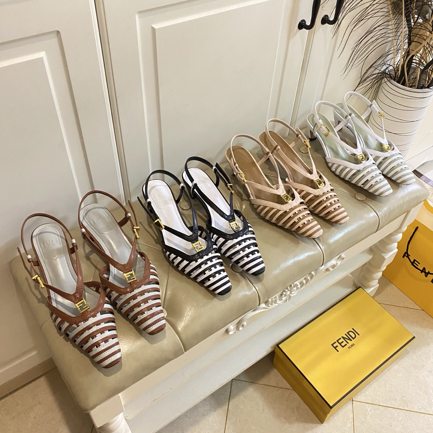 NO:383319,, High-version, Fendi FENDI new short heel sandals, striped leather surface, sheepskin, genuine leather soles, heel height 5cm, size 35-40 (size 41-42 custom made without return or exchange), sandals, fendi, fendi, sandals, sheepskin, Leather soles19860909,高版本,芬迪FENDI新款小矮跟凉鞋,抽条皮面,羊皮里,真皮大底,跟高5cm,35-40码(41-42码定做不退换),凉鞋,fendi,fendi,sandals,sheepskin,Leather soles,Women's Shoes