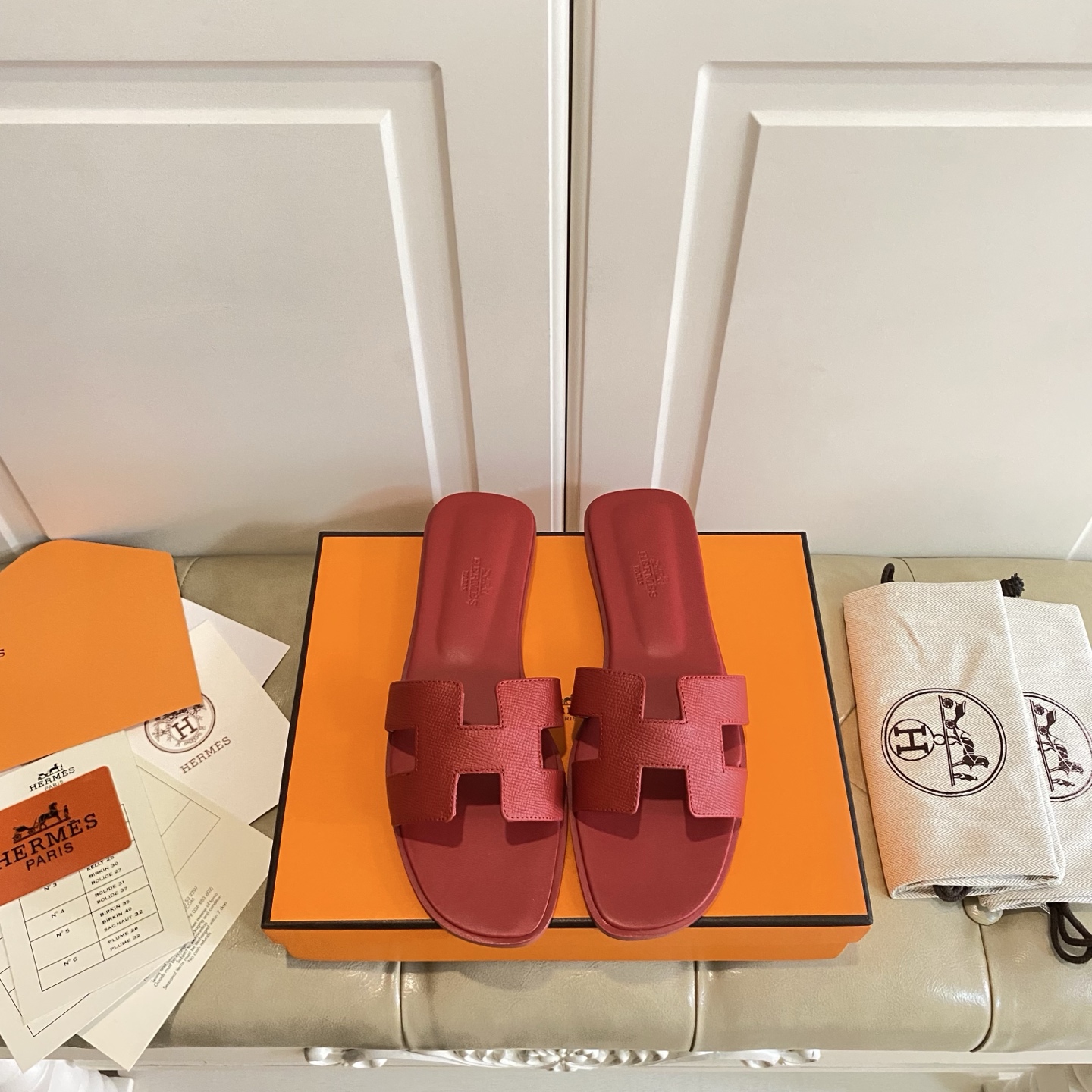 NO:383305,,Hermes Hermes classic H-drag high-end series, cowhide, sheepskin, genuine leather soles, sizes 35-42. Note: This colored sole is not returned or exchanged, slippers, hermes, hermes, slippers, cowhide, sheepskin, Leather soles19860909,爱马仕Hermes 经典H拖高端系列,牛皮面,羊皮里,真皮大底,35-42码.注:此款彩色底不退换,拖鞋,hermes,hermes,slippers,cowhide,sheepskin,Leather soles,Women's Shoes