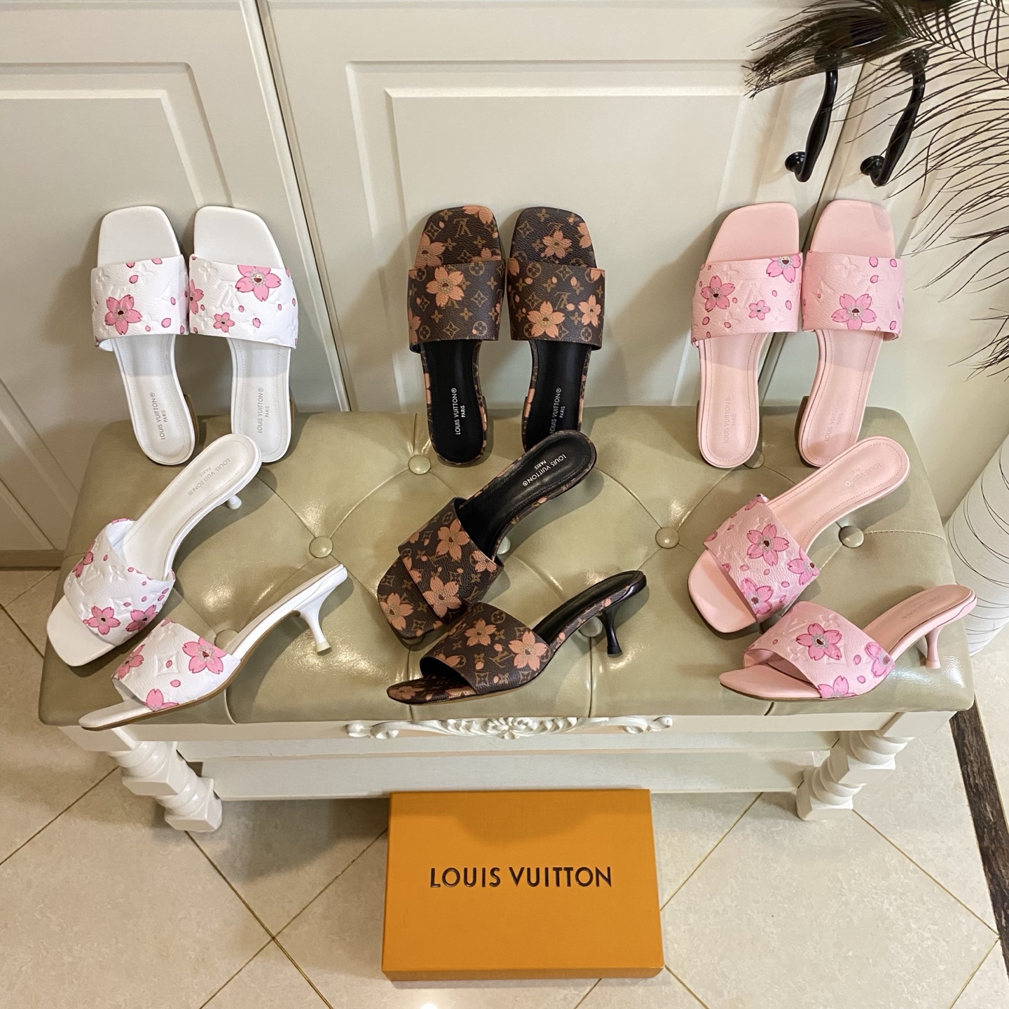 NO:383321,, Top version, Louis Vuitton new style, classic presbyterian printed surface, sheepskin, layered leather heel, genuine leather outsole, size 34-41 (34, 40, 41 size custom made without return), slippers, louis vuitton, louis vuitton, slippers, sheepskin, Leather soles19860909,顶级版本,路易威*Louis Vuitton 新款,经典老花印花面,羊皮里,层皮包跟,真皮大底,34-41码(34,40,41码定做不退换),拖鞋,louis vuitton,louis vuitton,slippers,sheepskin,Leather soles,Women's Shoes