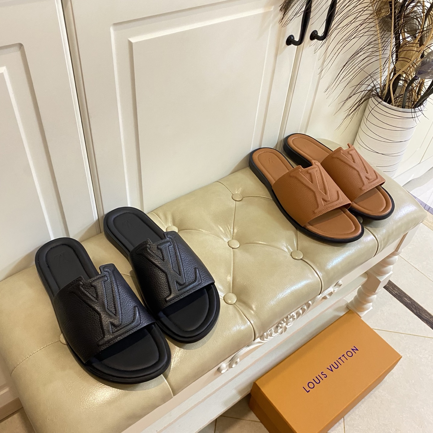 NO:383327,, Louis Vuitton *LV men's drag, leather surface, leather, original private molded rubber sole, size 38-45, slippers, louis vuitton, louis vuitton, slippers19860909,路易威*LV男款拖,皮面,皮里,原版私模胶底,38-45码,拖鞋,louis vuitton,louis vuitton,slippers,Women's Shoes