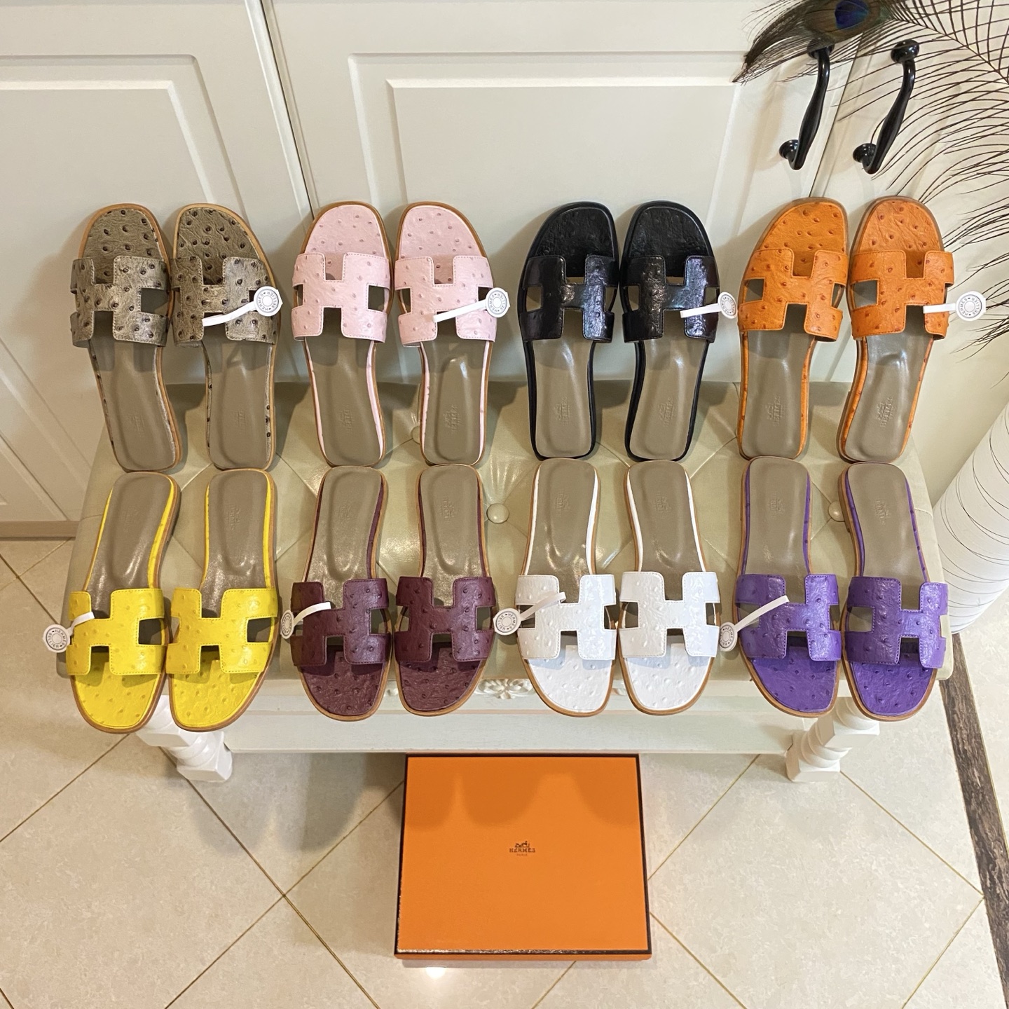 NO:383333,,Hermes Hermes classic H-drag high-end series, ostrich leather surface, sheepskin, genuine leather outsole, size 35-40 (34,41,42,43 custom made without return or exchange), slippers, hermes, hermes, slippers, sheepskin, ostrich skin, Leather soles19860909,爱马仕Hermes 经典H拖高端系列,鸵鸟皮面,羊皮里,真皮大底,35-40码(34,41,42,43码定做不退换),拖鞋,hermes,hermes,slippers,sheepskin,ostrich skin,Leather soles,Women's Shoes