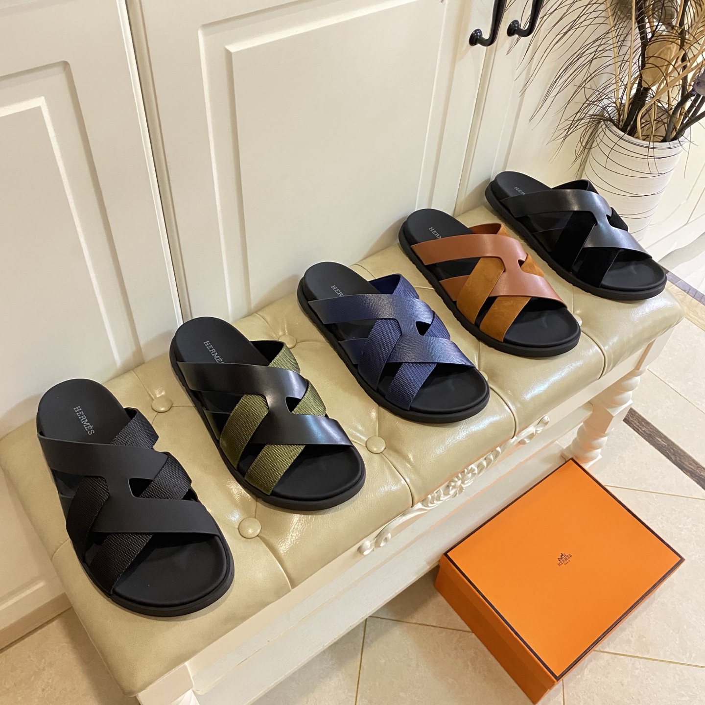 NO:402893,, High-version shipment, Hermes Hermes couple's second uncle-drag, cowhide/cloth/sheep noodles, sheep skin, women's size segment 35-40 (41-43 custom-made without return and exchange, men's size segment 39-44 (45 custom-made without return and exchange). Note: Please indicate the male and female size, slippers, hermes, hermes, slippers, cowhide, sheepskin, sheep19860909,高版本出货,爱马仕Hermes情侣款二舅拖,牛皮/布/羊猄面,羊皮里,女码段35-40(41-43码定做不退换,男码段39-44(45码定做不退换).注:下单请注明男女码,拖鞋,hermes,hermes,slippers,cowhide,sheepskin,sheep,Women's Shoes