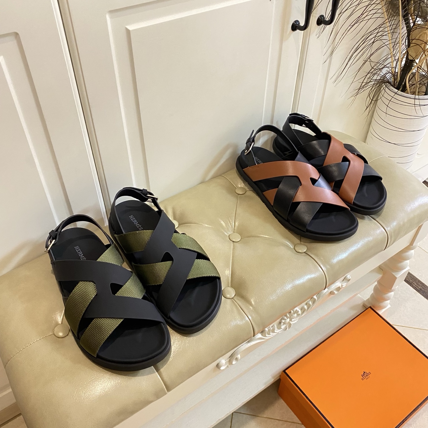 NO:402905,, High-version shipment, Hermes Hermes couple's second uncle-drag, cowhide/cloth/sheep noodles, sheep skin, women's size segment 35-40 (41-43 custom-made without return and exchange, men's size segment 39-44 (45 custom-made without return and exchange). Note: Please indicate the male and female size, slippers, hermes, hermes, slippers, cowhide, sheepskin, sheep19860909,高版本出货,爱马仕Hermes情侣款二舅拖,牛皮/布/羊猄面,羊皮里,女码段35-40(41-43码定做不退换,男码段39-44(45码定做不退换).注:下单请注明男女码,拖鞋,hermes,hermes,slippers,cowhide,sheepskin,sheep,Women's Shoes