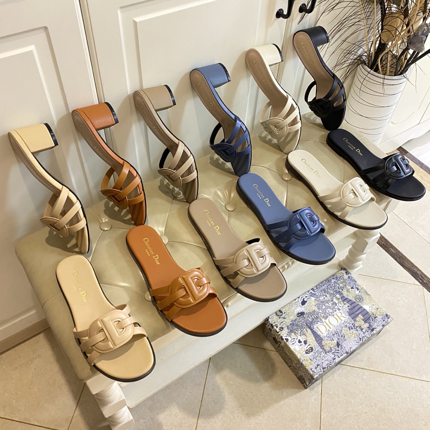 NO:391696,Rubber sole Dior new style, cowhide, sheepskin, size 35-41 (42, 43 sizes custom made without return), slippers, dior, dior, slippers, cowhide, sheepskin19860909橡胶底 皮底 迪奥Dior 新款,牛皮面,羊皮里,35-41码(42,43码定做不退换),拖鞋,dior,dior,slippers,cowhide,sheepskin,Women's Shoes