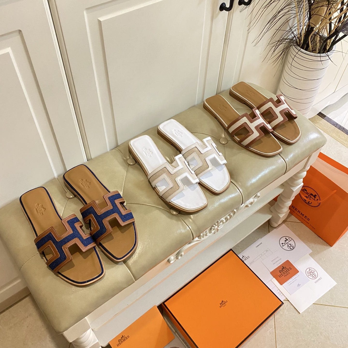 NO:402841,,Hermes Hermes classic H-drag high-end series, cowhide patchwork, sheepskin, genuine leather soles, sizes 35-40 (size 41, 42 can be customized without return or exchange), slippers, hermes, hermes, slippers, cowhide, sheepskin, Leather soles19860909,爱马仕Hermes 经典H拖高端系列,牛皮拼布面,羊皮里,真皮大底,35-40码(41,42码可定做不退换),拖鞋,hermes,hermes,slippers,cowhide,sheepskin,Leather soles,Women's Shoes