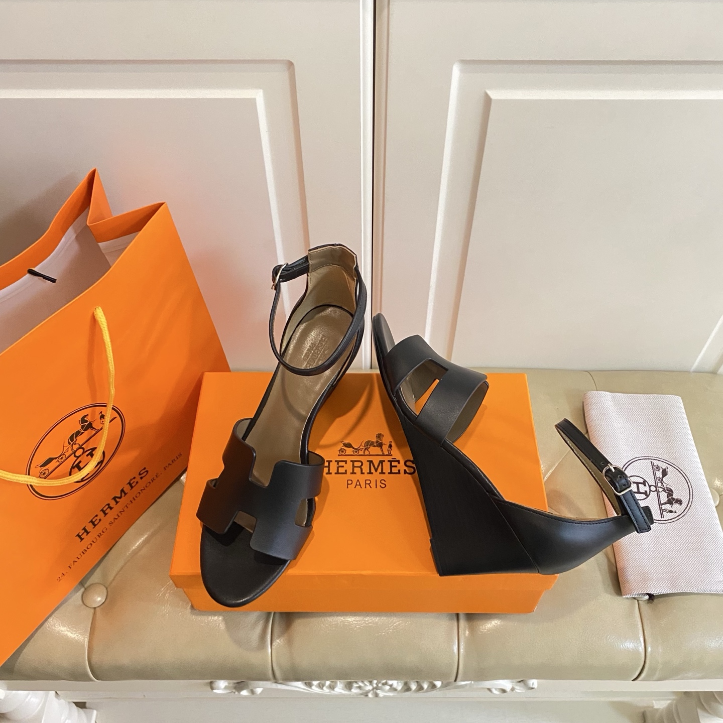 NO:402839,Hermes classic wedge sandals, cowhide, sheepskin, genuine leather outsole, size 35-40, high heels sandals, hermes, hermes, sandals, high heels, cowhide, sheepskin, Leather soles19860909,爱马仕Hermes经典坡跟凉鞋,牛皮面,羊皮里,真皮大底,35-40码,高跟鞋凉鞋,hermes,hermes,sandals,high heels,cowhide,sheepskin,Leather soles,Women's Shoes