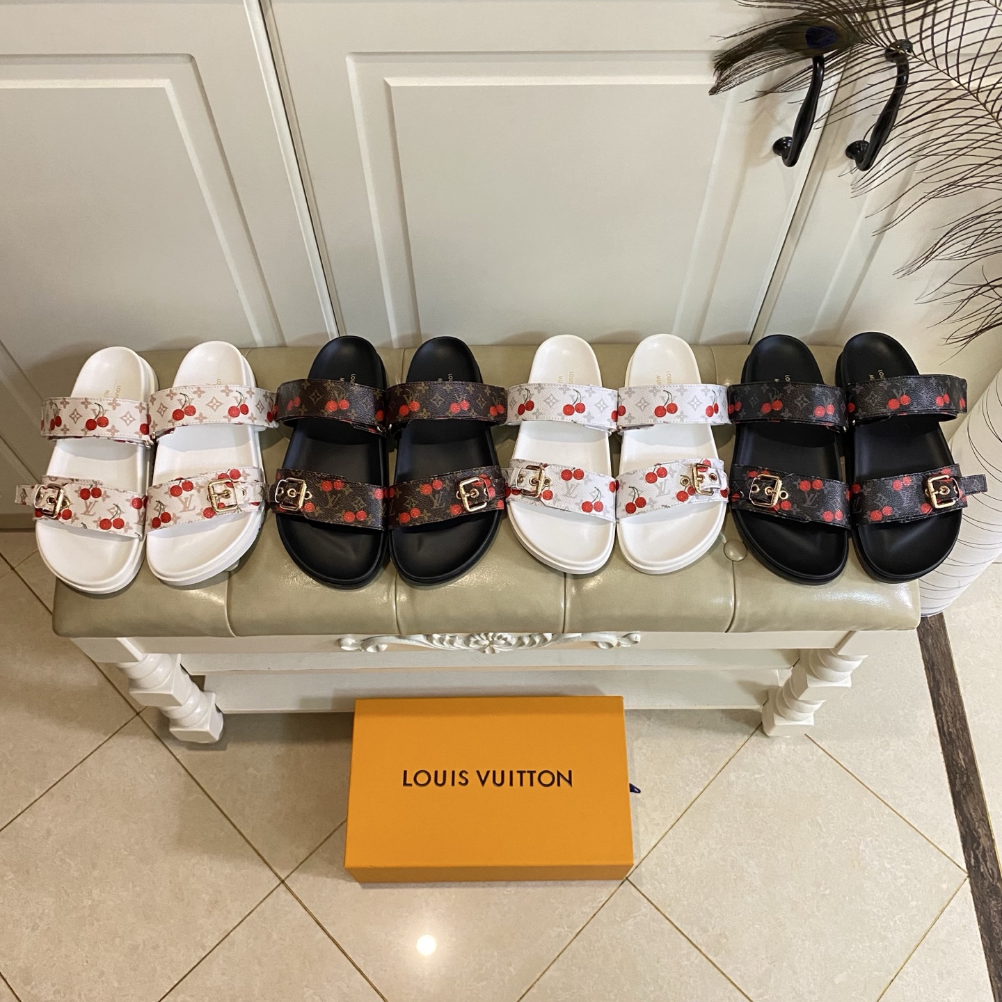 NO:402835,, Louis Vuitton new style, classic presbyterian printed surface, sheepskin, private model original bottom, size 35-40 (41, 42 size custom made without return or exchange), slippers, louis vuitton, louis vuitton, slippers, sheepskin19860909,路易威*Louis Vuitton新款,经典老花印花面,羊皮里,私模原版底,35-40码(41,42码定做不退换),拖鞋,louis vuitton,louis vuitton,slippers,sheepskin,Women's Shoes