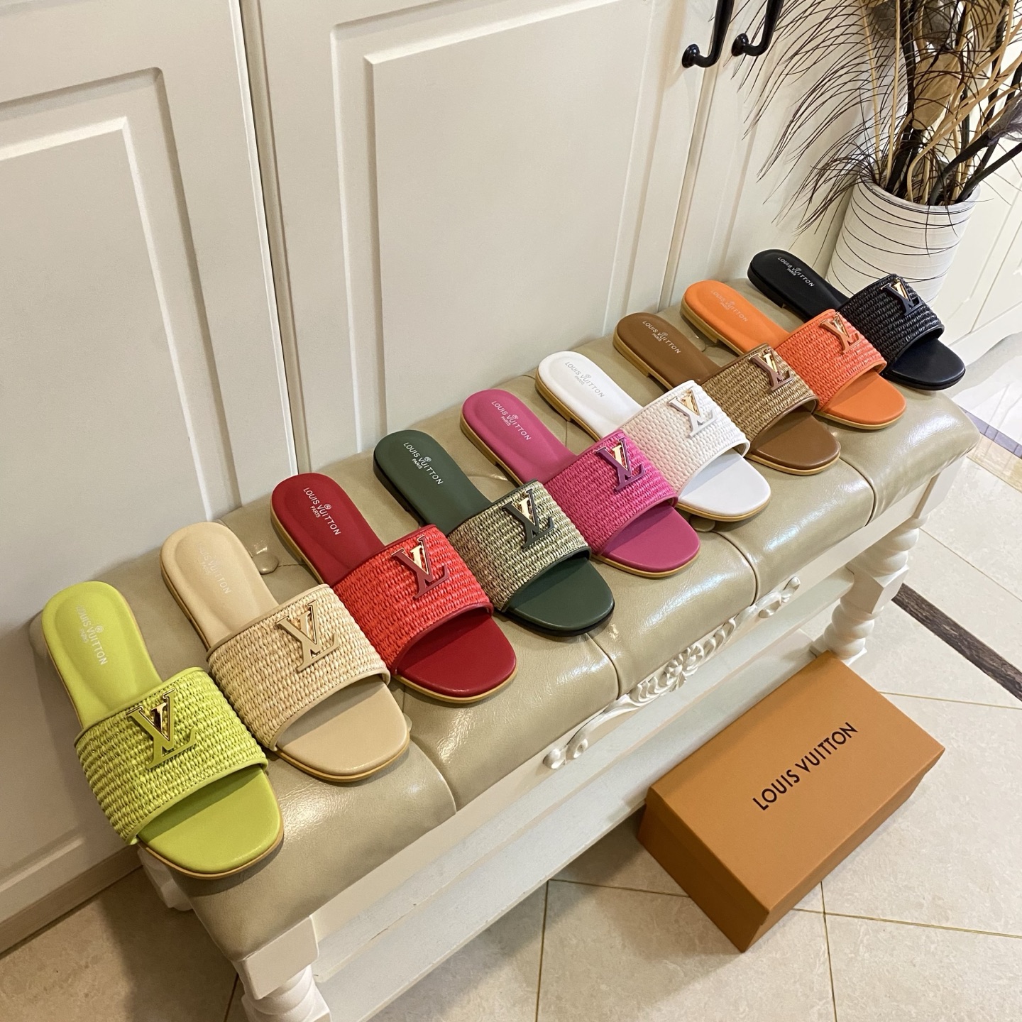 NO:402787,Rubber sole, (customized leather sole), Louis Vuit*LV new style, braided surface, sheepskin, size 35-41 (42, 43 custom made without return), slippers, louis vuitton, louis vuitton, slippers, sheepskin19860909橡胶底,(真皮底定做),路易威*LV新款,编织面,羊皮里,35-41码(42,43定做不退换),拖鞋,louis vuitton,louis vuitton,slippers,sheepskin,Women's Shoes