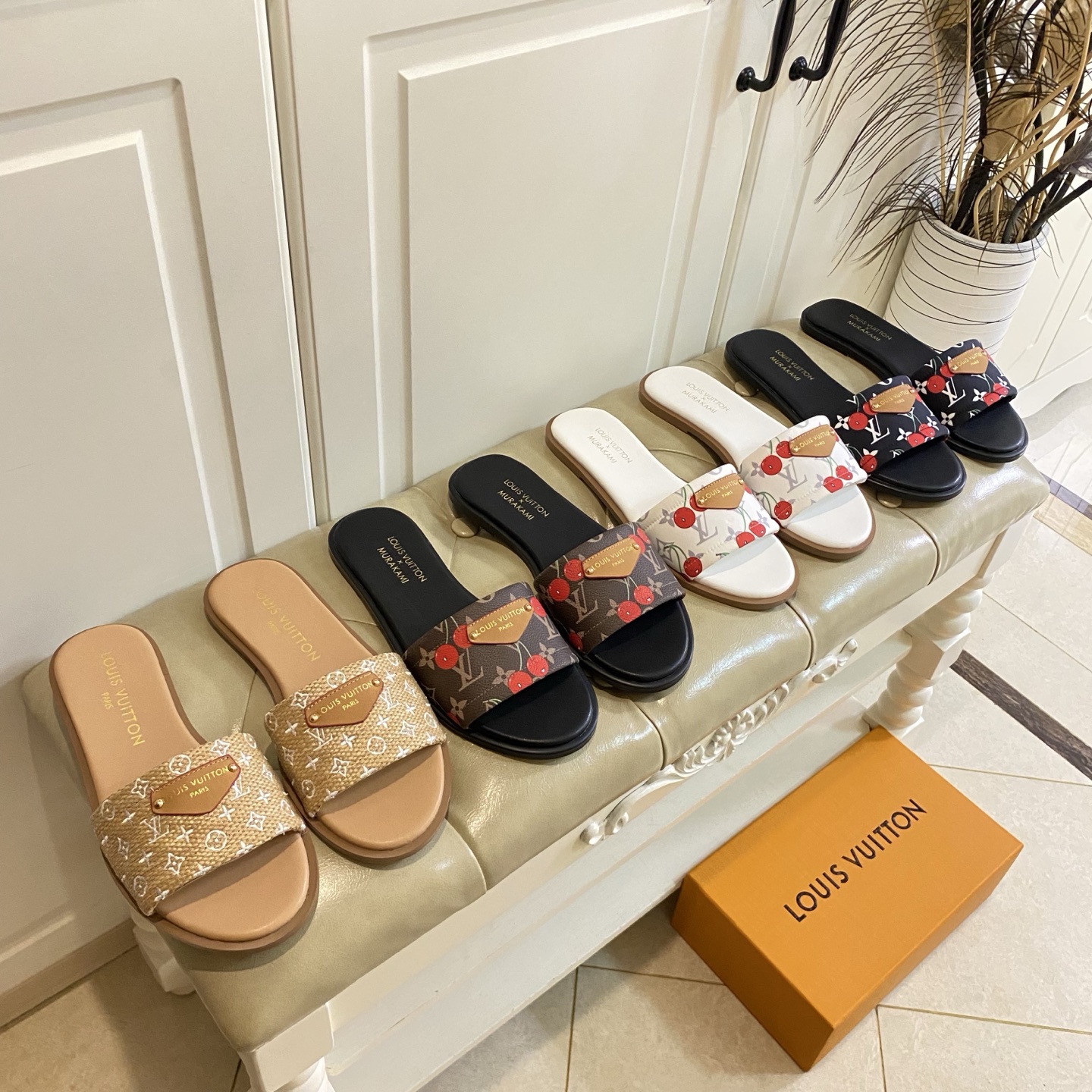 NO:816663,Rubber sole, genuine leather sole, Louis Vuit*LV new slippers, woven/classic presbyopic print surface, sheepskin lining, size 35-42, slippers, louis vuitton, louis vuitton, slippers, sheepskin19860909橡胶底,真皮底,路易威*LV新款拖鞋,编织/经典老花印花面,羊皮里,35-42码,拖鞋,louis vuitton,louis vuitton,slippers,sheepskin,Women's Shoes