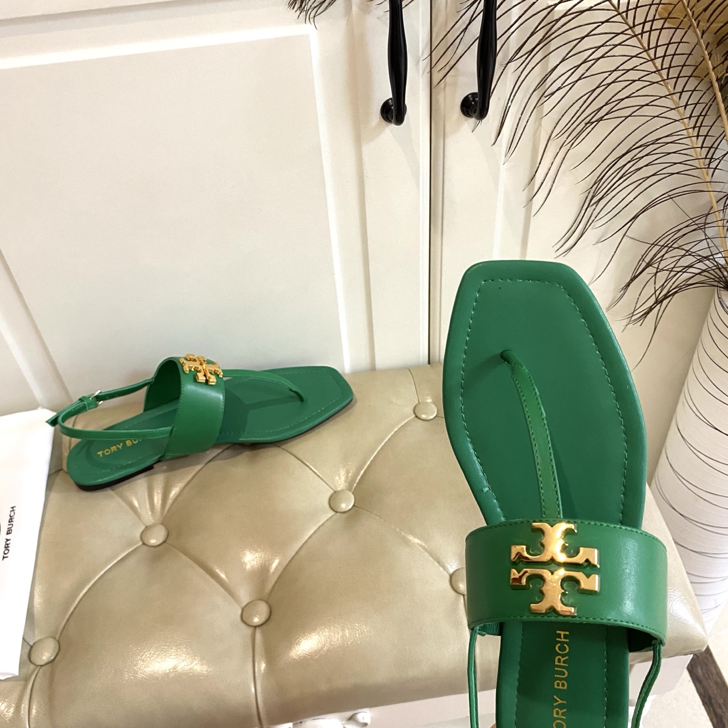 Tory Burch Leather Sandals with Gold Buttons in Various Sizes and Materials - 图片 7