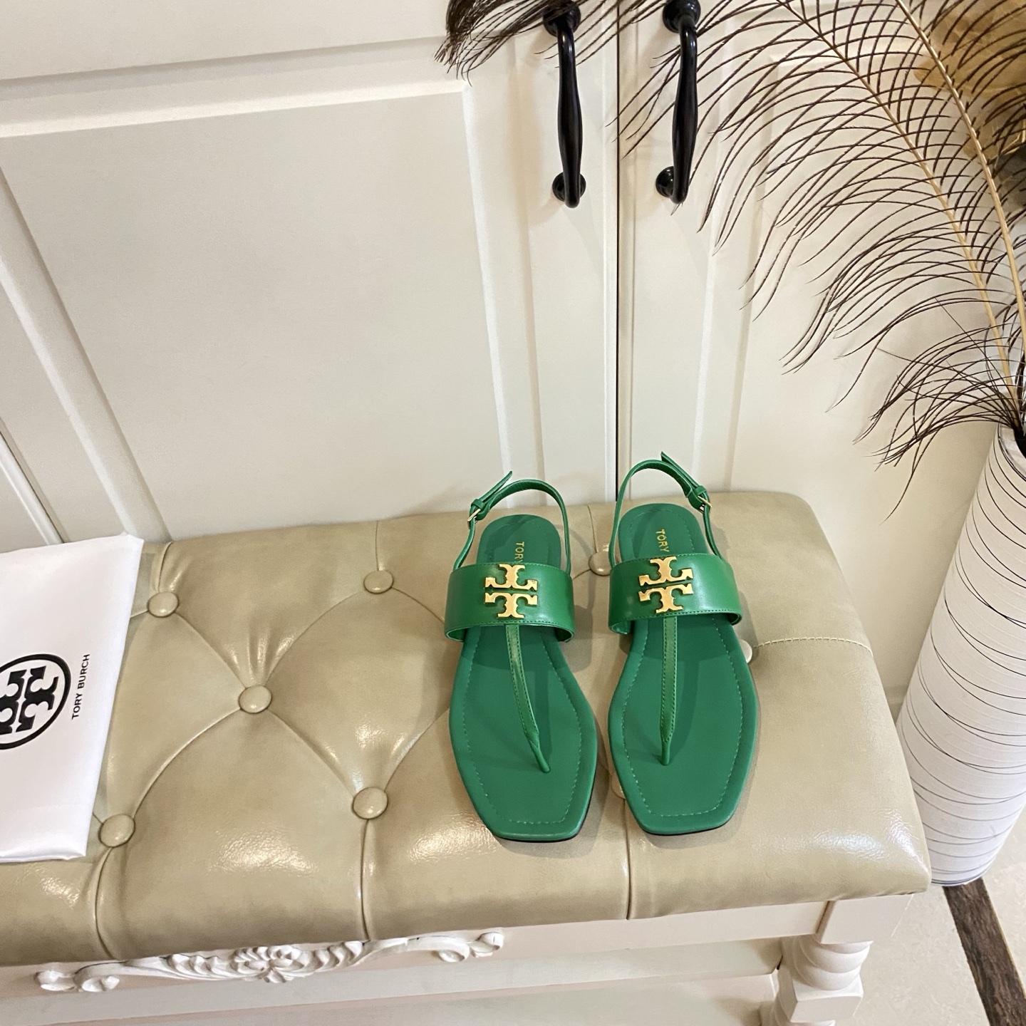 Tory Burch Leather Sandals with Gold Buttons in Various Sizes and Materials - 图片 3