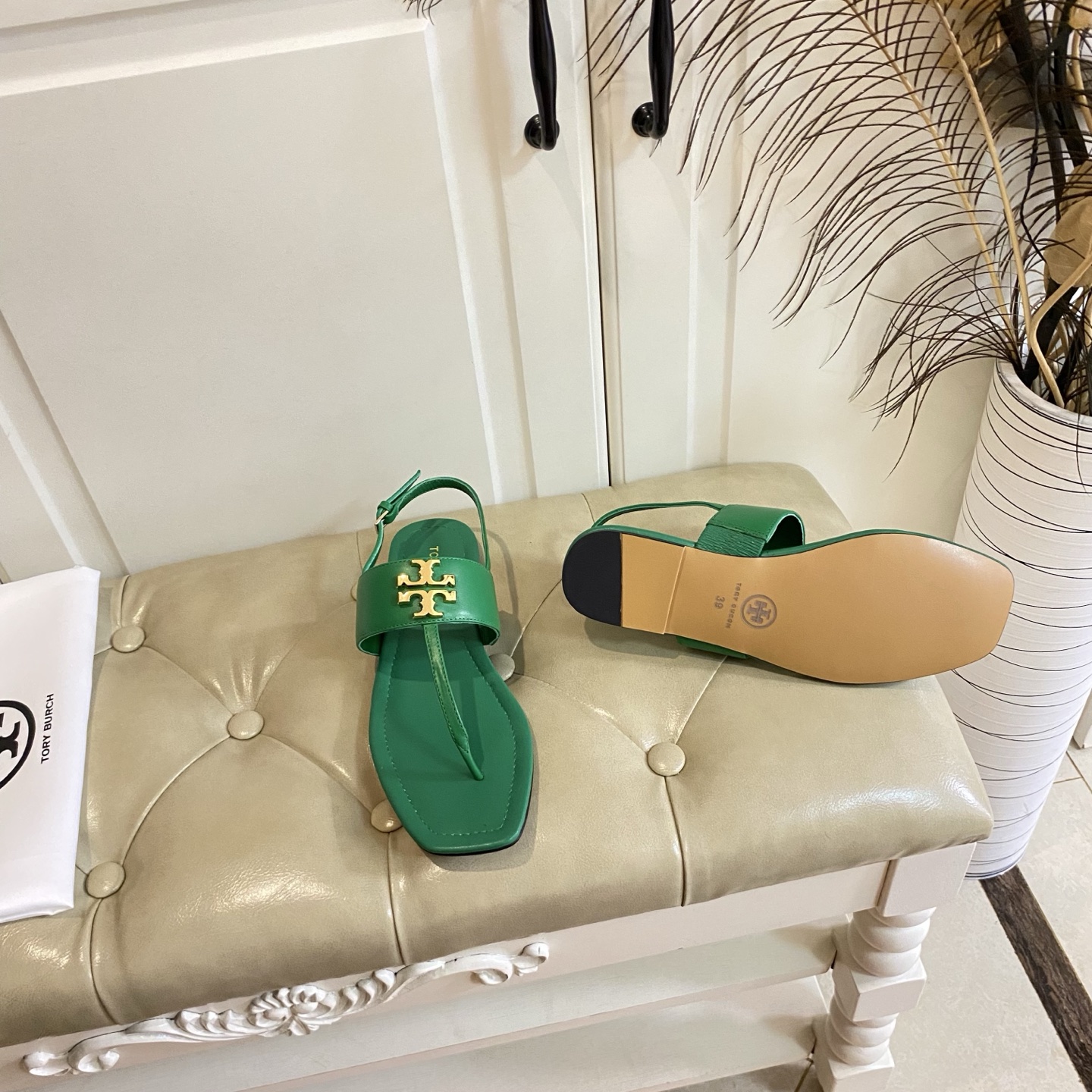 Tory Burch Leather Sandals with Gold Buttons in Various Sizes and Materials - 图片 8