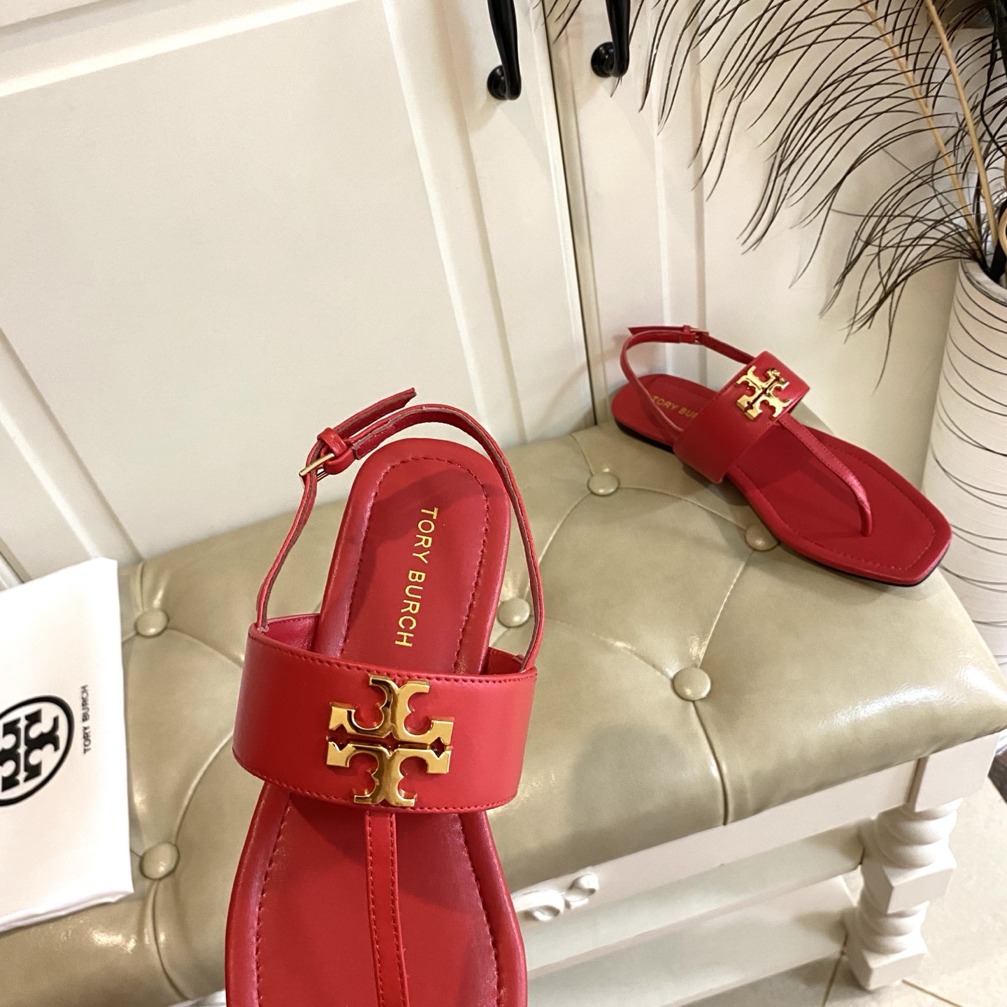 Tory Burch New Toe Sandals with Rubber Base and Gold Buttons for Women - 图片 7