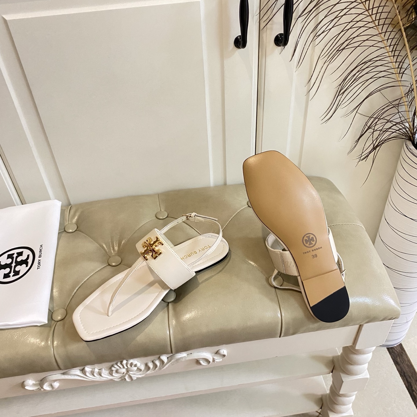 Tory Burch Leather Sandals with Gold Buttons in Various Sizes, Premium Quality Materials - 图片 8