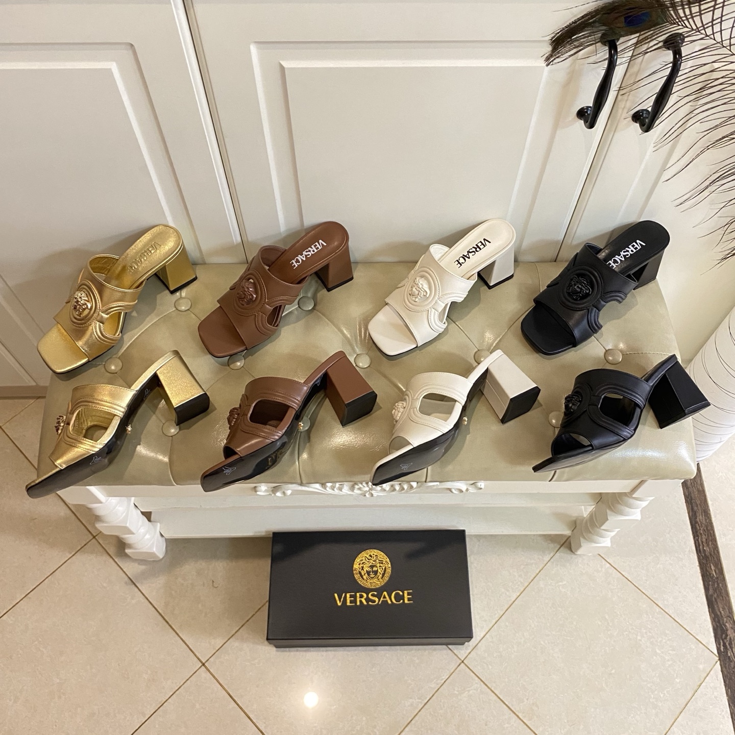 NO:816674,Rubber sole, (custom-made leather sole), Versace new mid-heeled slippers, cowhide surface, sheepskin lining, heel height 6.5cm, 35-40 yards (41-43 yards can be customized and non-returnable), high-heeled shoes and slippers,versace,versace,high heels,slippers,cowhide,sheepskin19860909橡胶底,(真皮底定做),范思哲Versace新款中跟拖鞋,牛皮面,羊皮里,跟高6.5cm,35-40码(41-43码可定做不退换),高跟鞋拖鞋,versace,versace,high heels,slippers,cowhide,sheepskin,Women's Shoes