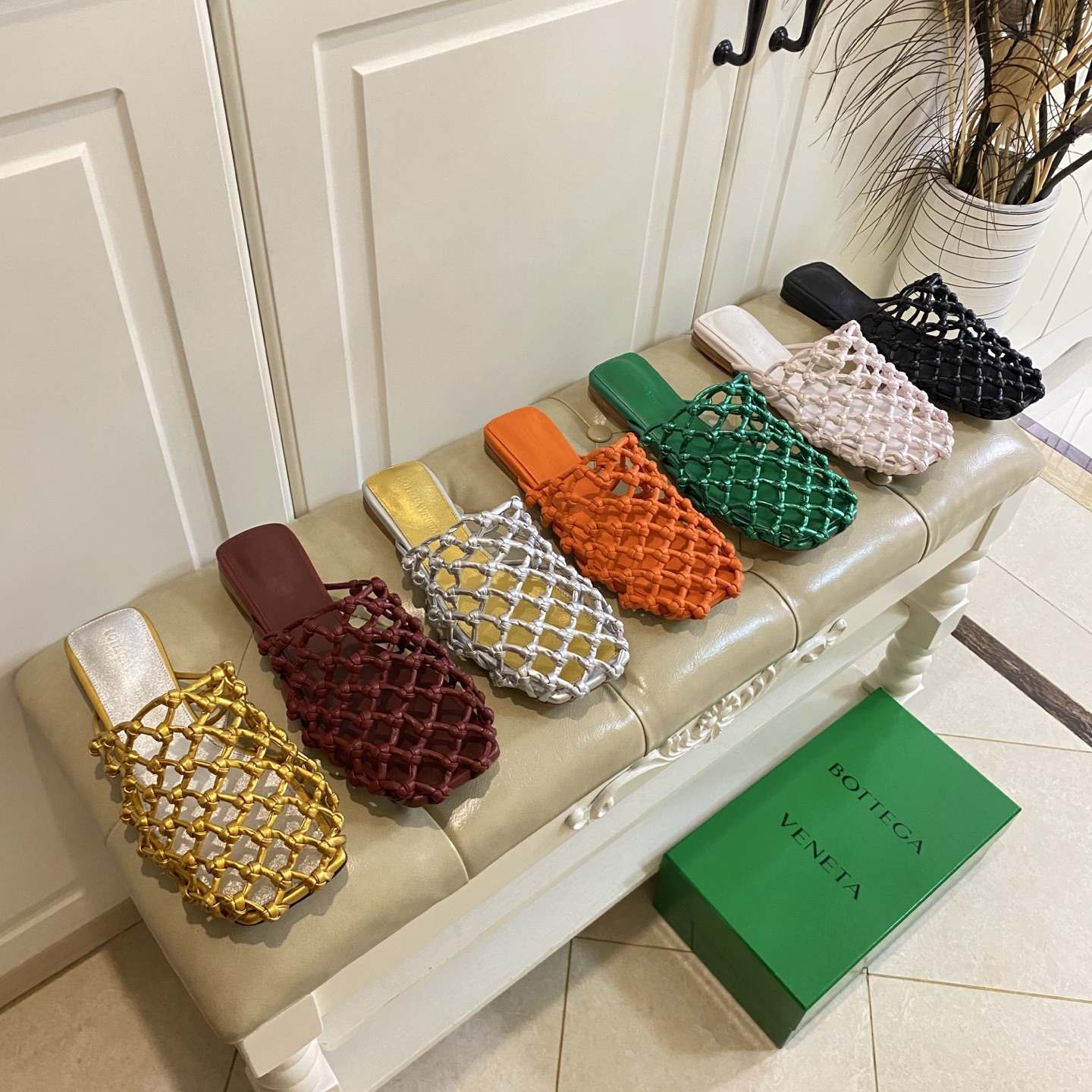 NO:816666,, BV slippers, classic hand-woven mesh surface, sheepskin lining, genuine leather injection outsole, size 35-40 (customized sizes 41, 42, 43 are non-returnable), half slippers, bottega veneta, slippers, sheepskin19860909,BV拖鞋,经典手工编织网格面,羊皮里,真皮注塑大底,35-40码(41,42,43码定做不退换),半拖,bottega veneta,slippers,sheepskin,Women's Shoes