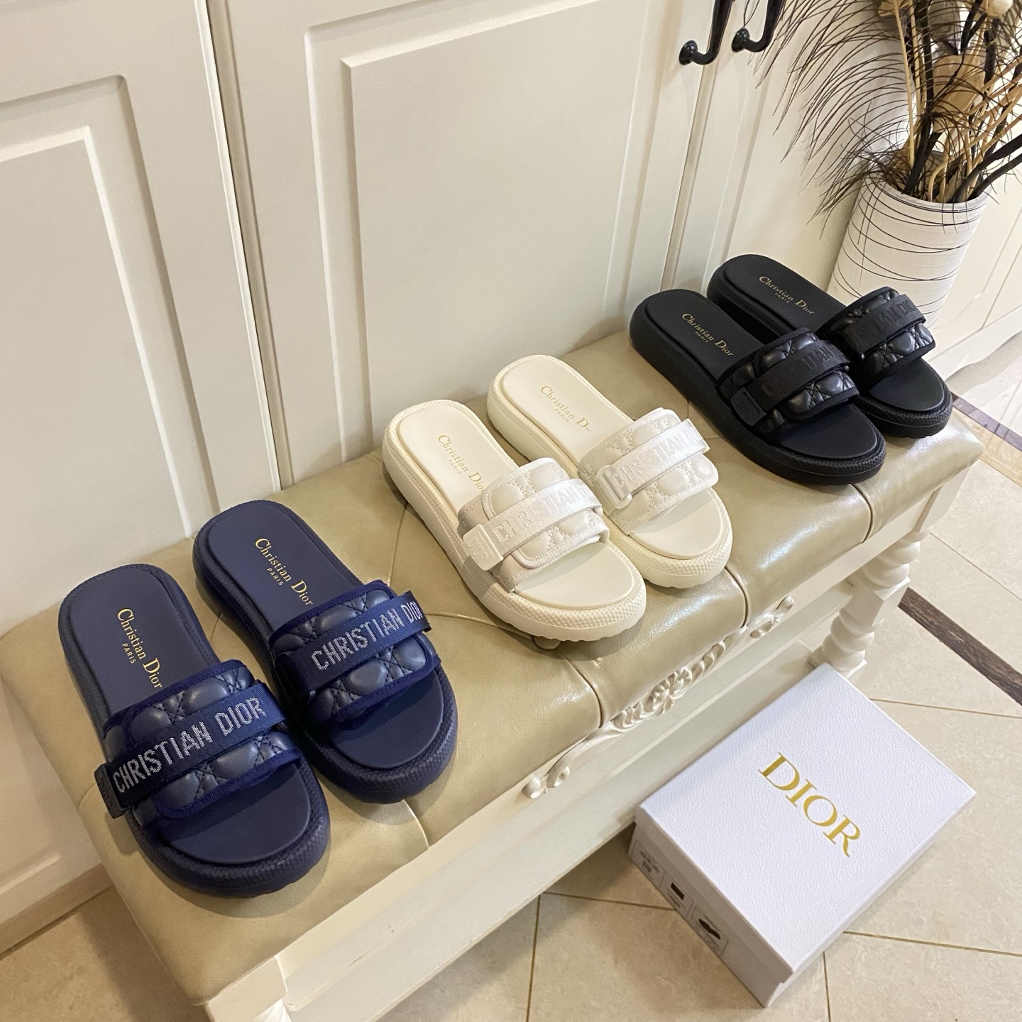 NO:444301,, Dior Dior new style tow, original electric embroidery surface, EVA light sole, size 35-40 (41 size custom made without return or exchange), slippers, dior, dior, slippers19860909,迪奥Dior新款拖,原版电绣面,EVA轻盈大底,35-40码(41码定做不退换),拖鞋,dior,dior,slippers,Women's Shoes