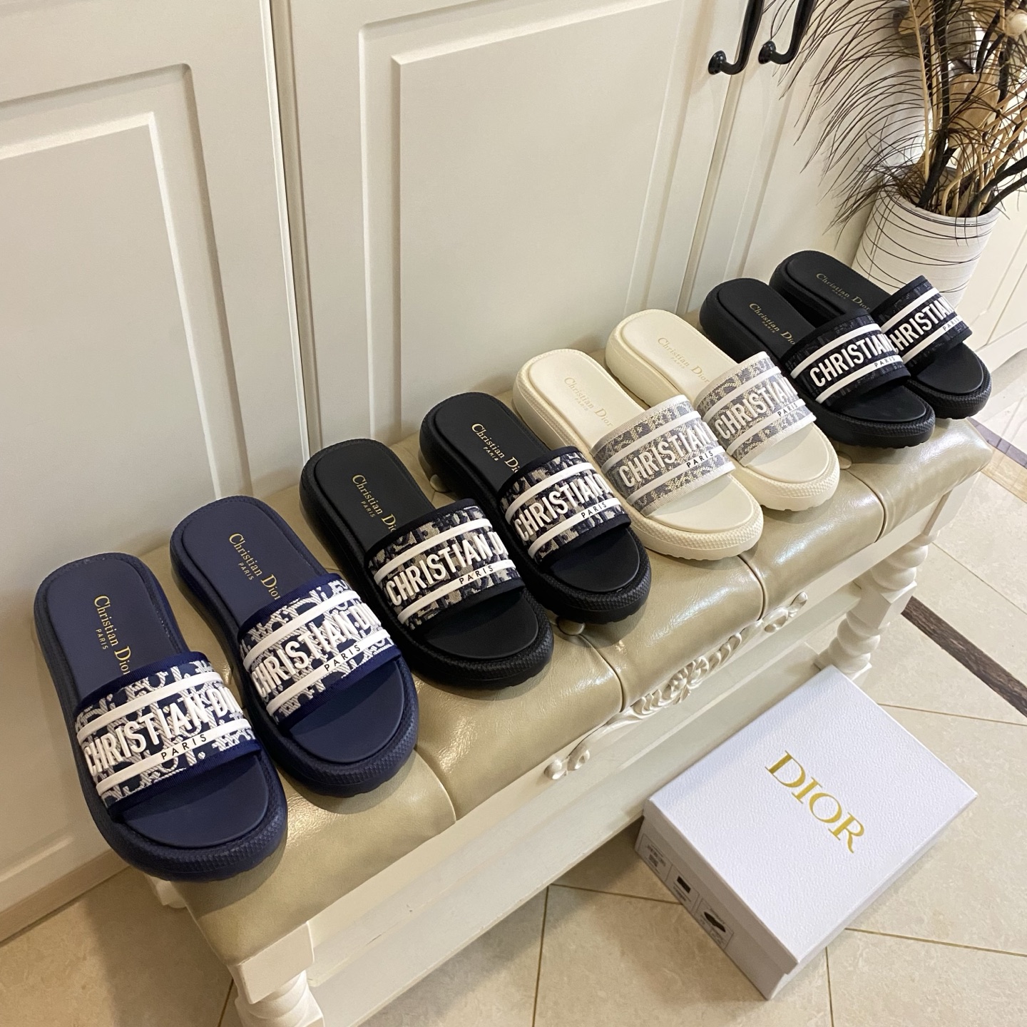 NO:444292,, Dior Dior new style tow, original private mold surface, EVA light sole, size 35-40 (41 size custom made without return or exchange), slippers, dior, dior, slippers19860909,迪奥Dior新款拖,原版私模面,EVA轻盈大底,35-40码(41码定做不退换),拖鞋,dior,dior,slippers,Women's Shoes