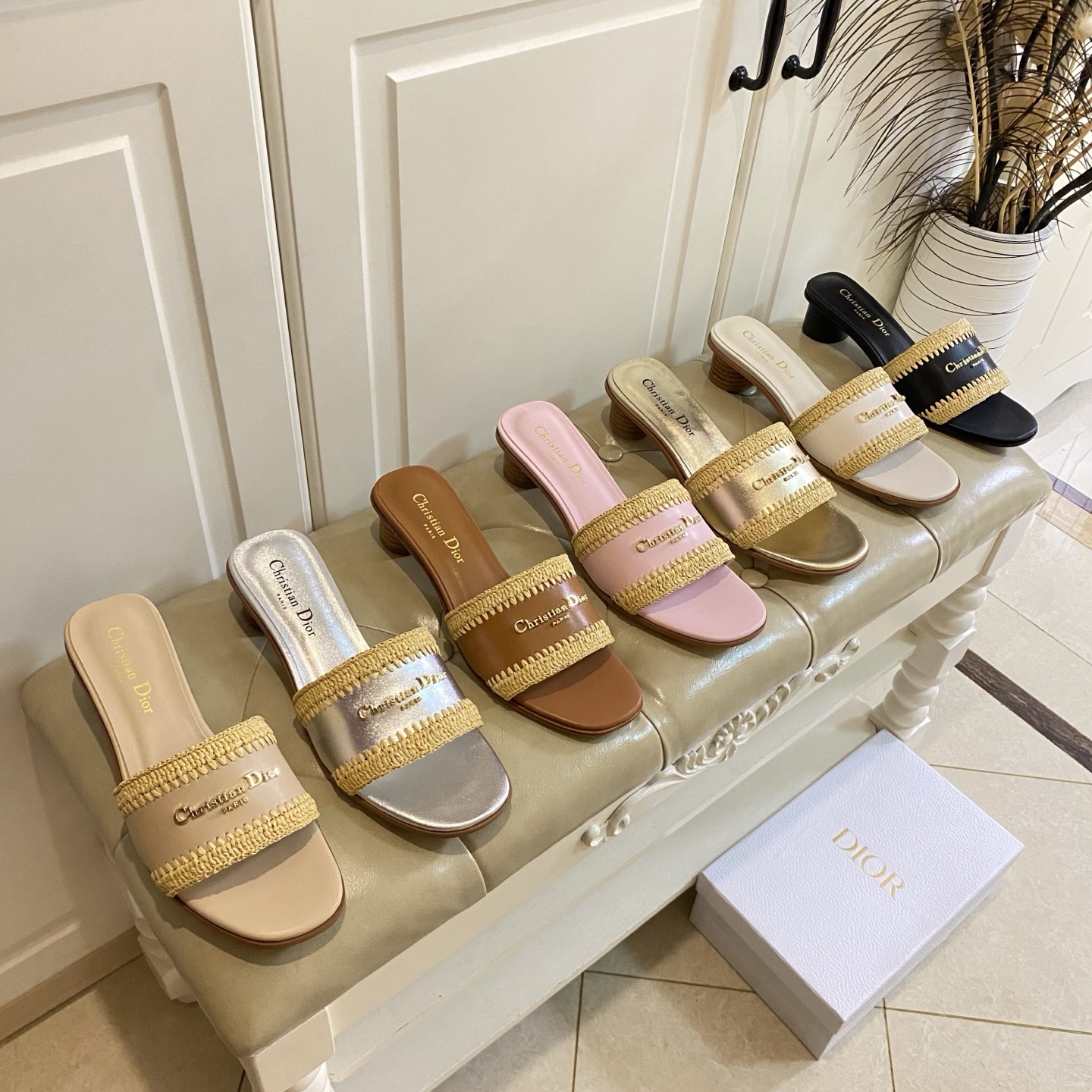 NO:447003,Rubber sole, genuine leather sole, Dior new mid-heel slippers, cowhide, sheepskin, upper PP grass circumference, size 36-42 (35, 43 sizes customized without return), slippers, dior, dior, slippers, cowhide, sheepskin19860909橡胶底,真皮底,迪奥Dior新款中跟拖鞋,牛皮面,羊皮里,鞋面PP草围边,36-42码(35,43码定做不退换),拖鞋,dior,dior,slippers,cowhide,sheepskin,Women's Shoes