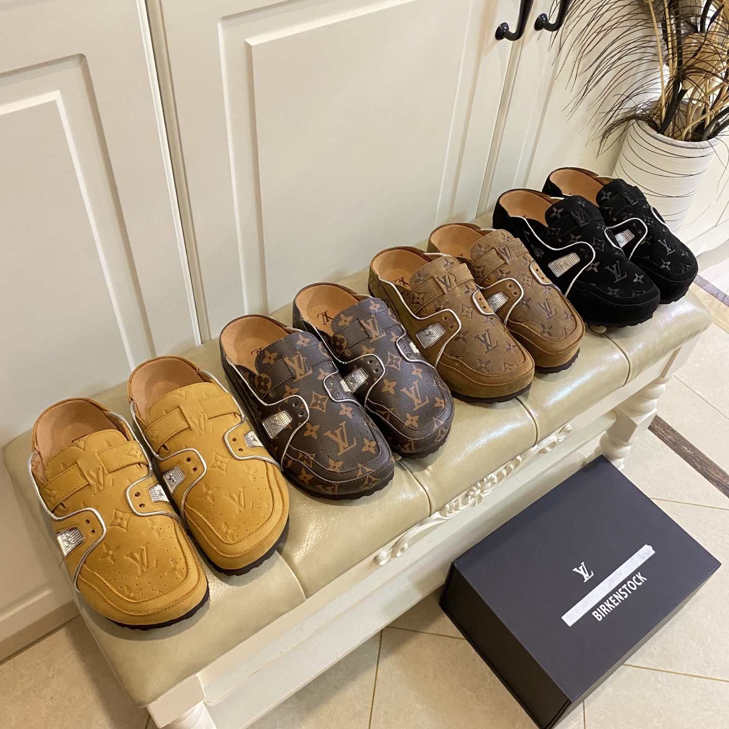 NO:478088,, Louis Vuitton & Birkensto co-branded couples bag-toe tow, suede/classic presbyterian noodles, 35-45 sizes, semi-drag, birkenstock, louis vuitton, louis vuitton19860909,路易威*Louis Vuitton&勃肯BIRKENSTO联名款情侣包头拖,绒面/经典老花面,35-45码,半拖,birkenstock,louis vuitton,louis vuitton,Women's Shoes