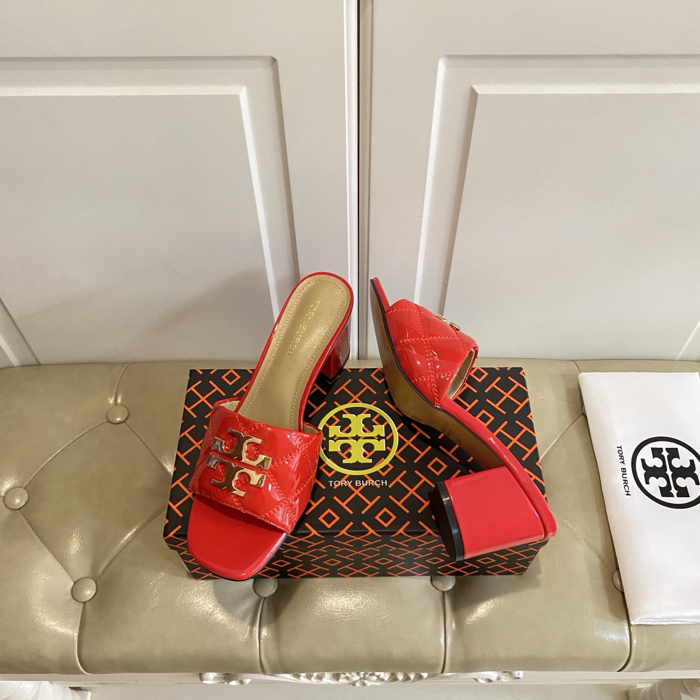 Tory Burch Red Patent Leather Block Heel Sandals with Embroidered Logo 2 i1758297805232 6394 0 1